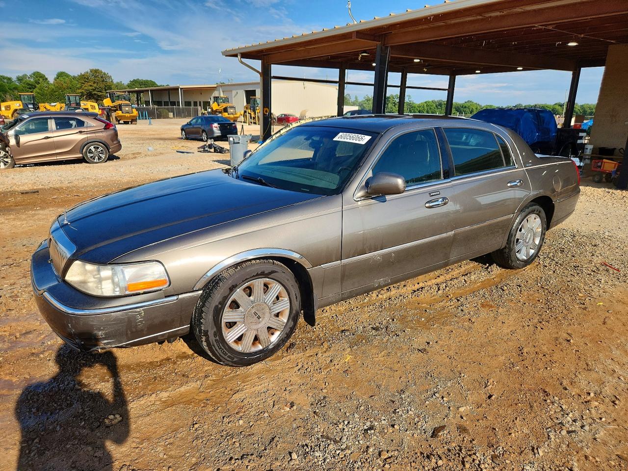 1LNHM83W74Y672369 · 2004 LINCOLN TOWN CAR