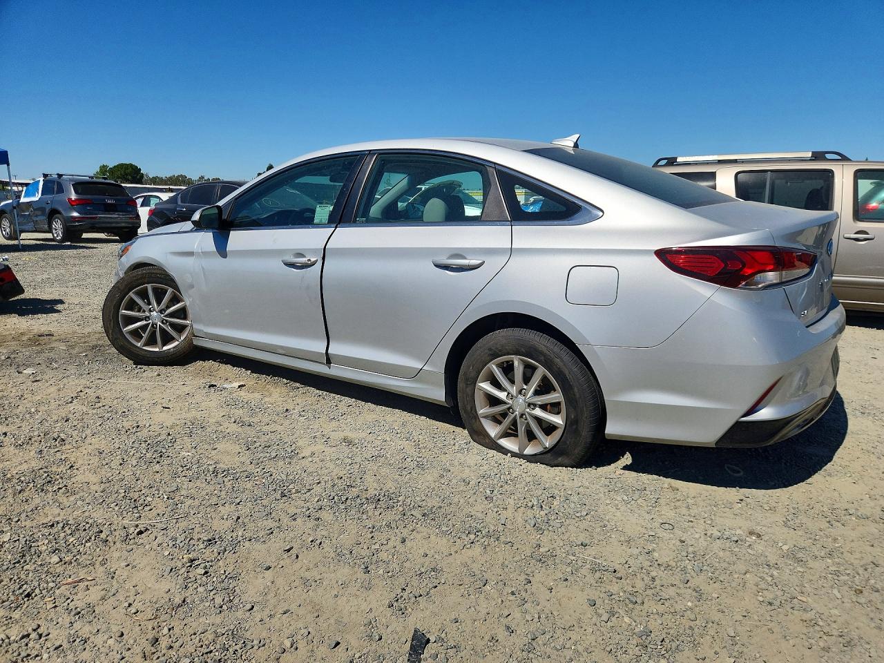 5NPE24AF8KH793113 · 2019 HYUNDAI SONATA · 2/12