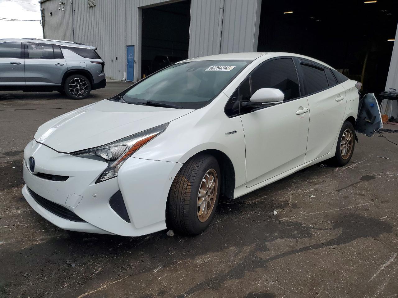 JTDKARFU1J3553972 · 2018 TOYOTA PRIUS
