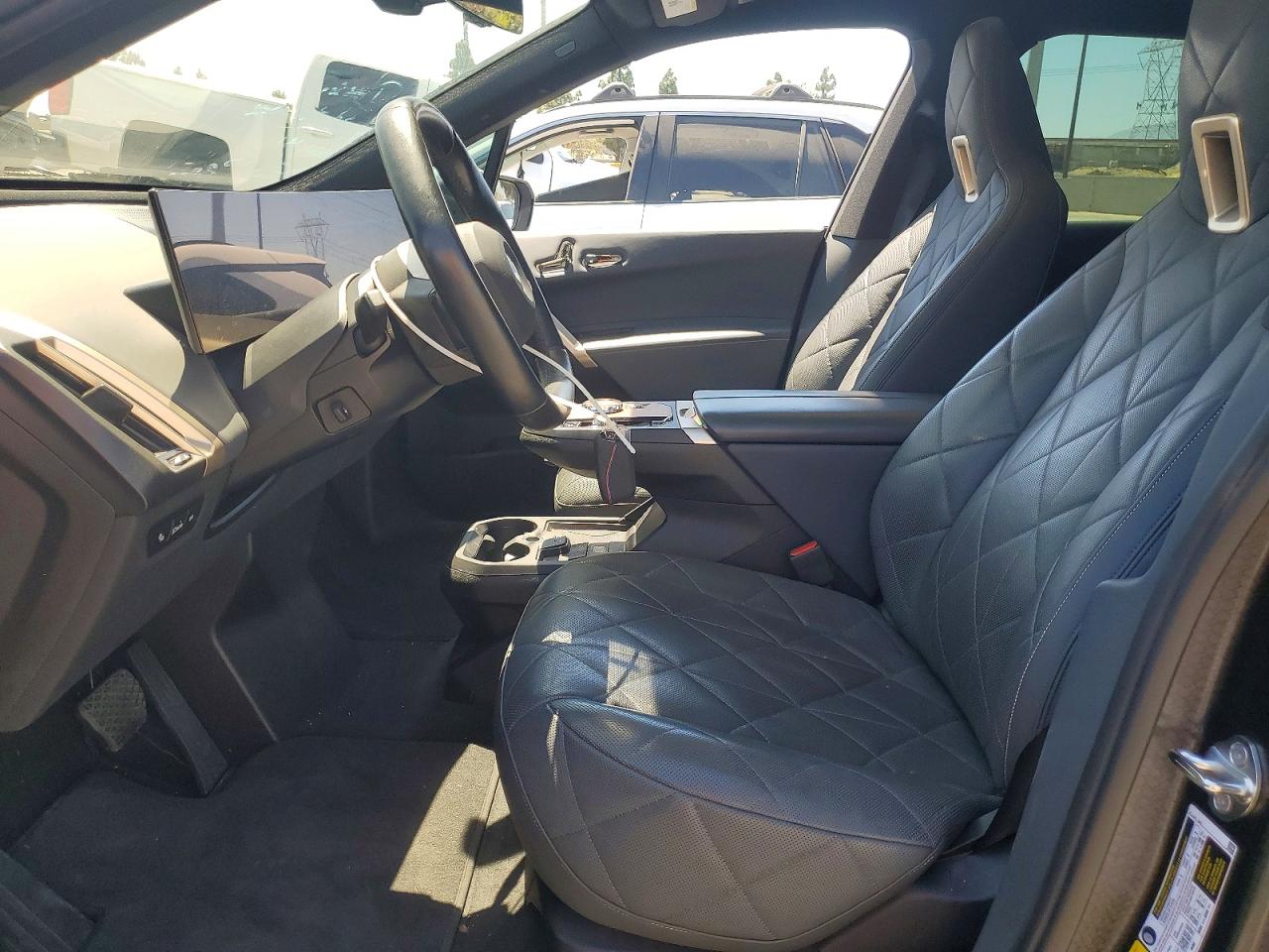 WB533CF0XRCN35342 · 2024 BMW IX · 7/14
