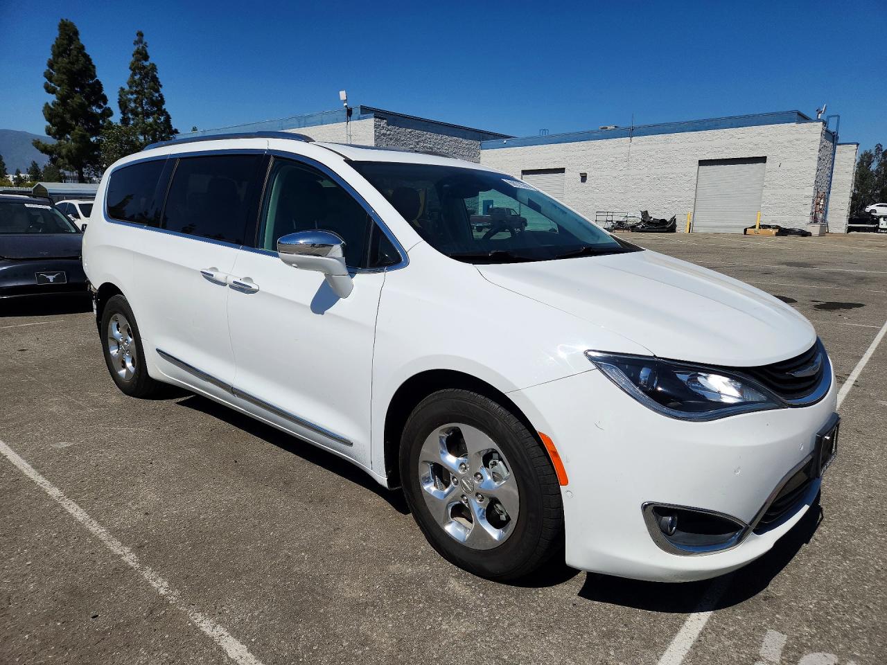 2C4RC1N75JR230179 · 2018 CHRYSLER PACIFICA · 4/14