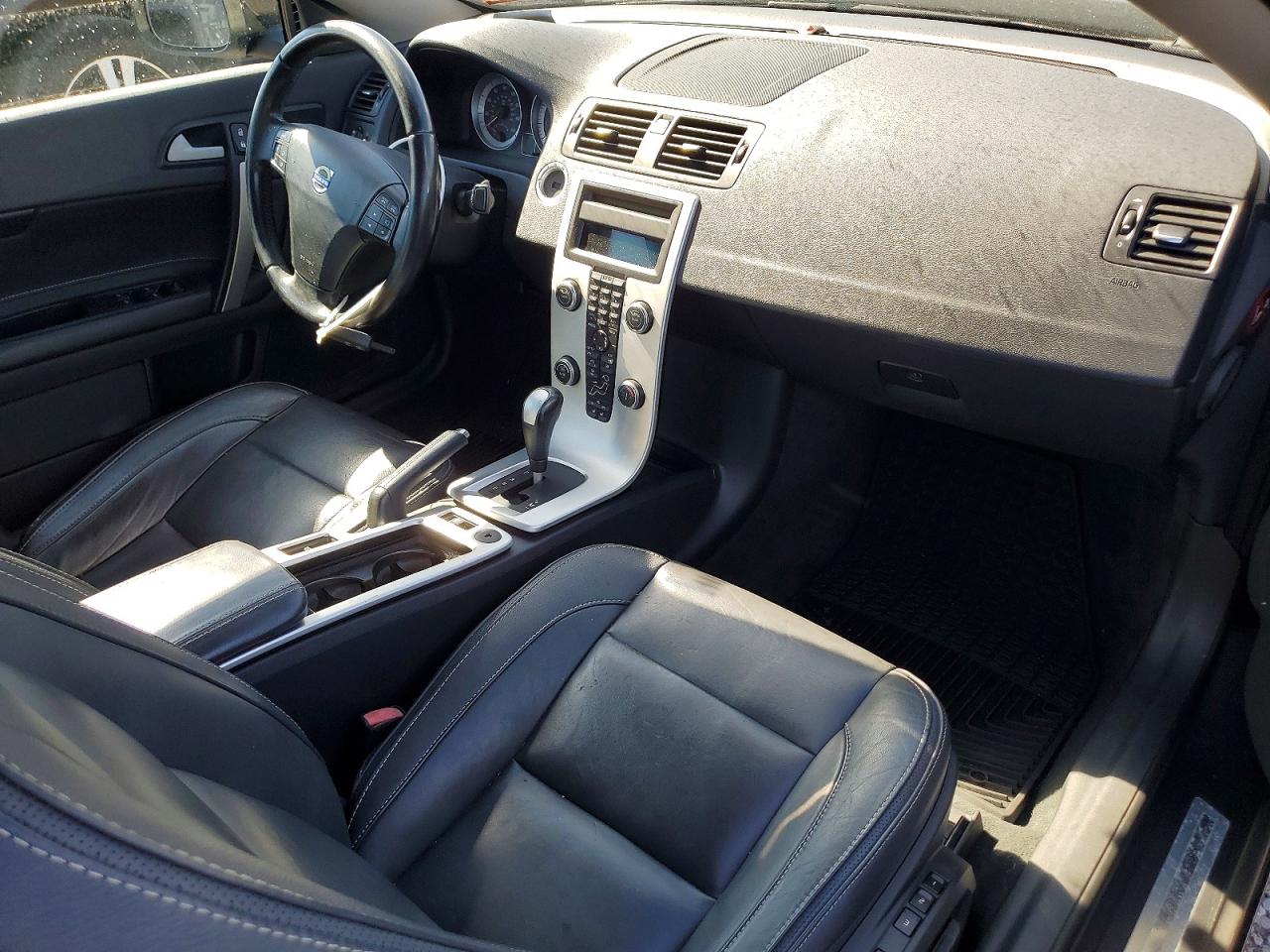 YV1672MC6DJ139923 · 2013 VOLVO C70 · 8/12
