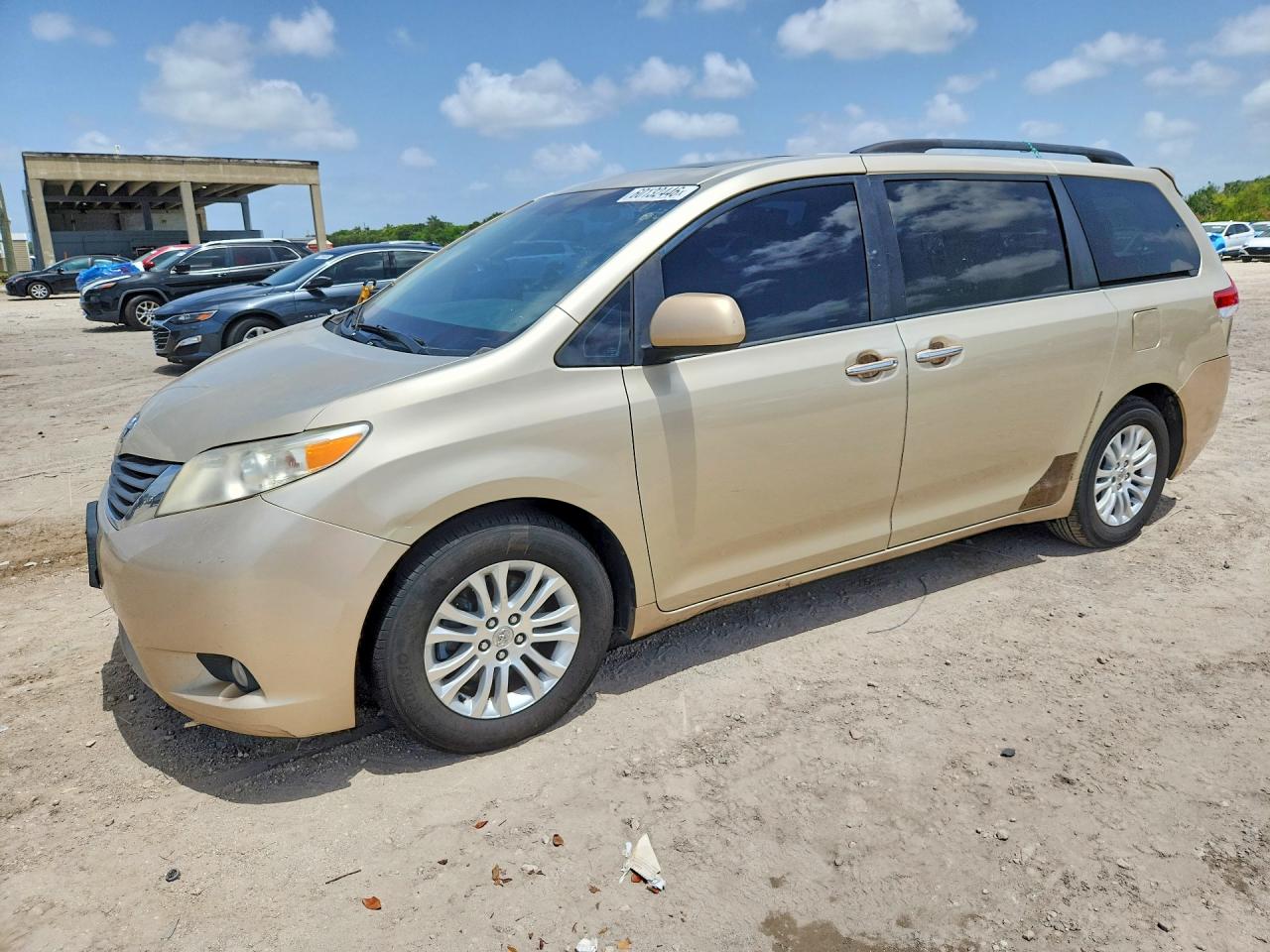 5TDYK3DC7ES456102 · 2014 TOYOTA SIENNA