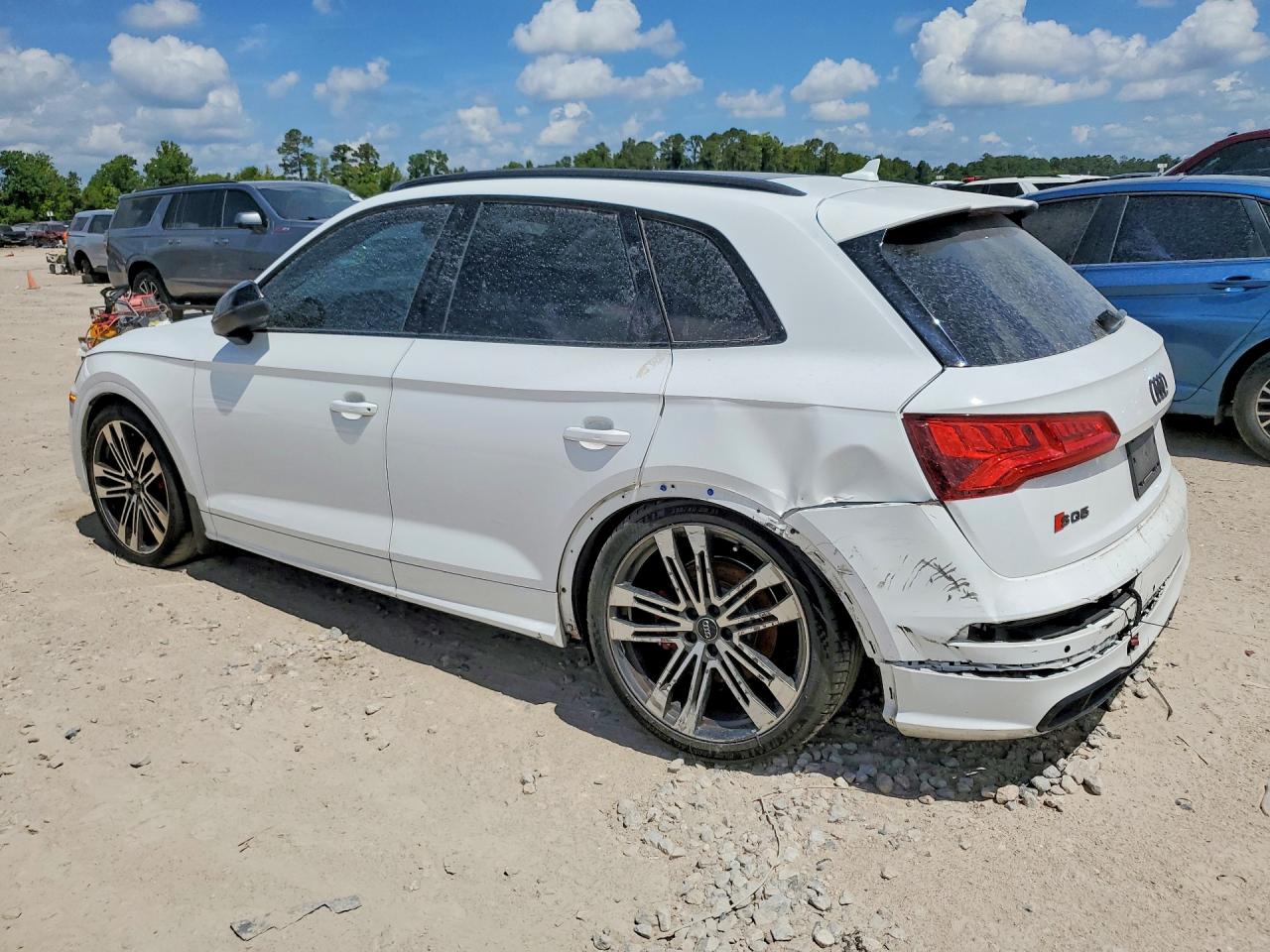 WA1B4AFY6L2113390 · 2020 AUDI SQ5 · 2/13