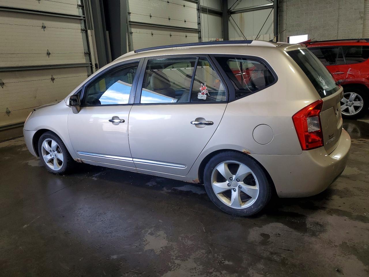 KNAFG526777106111 · 2007 KIA RONDO · 2/13