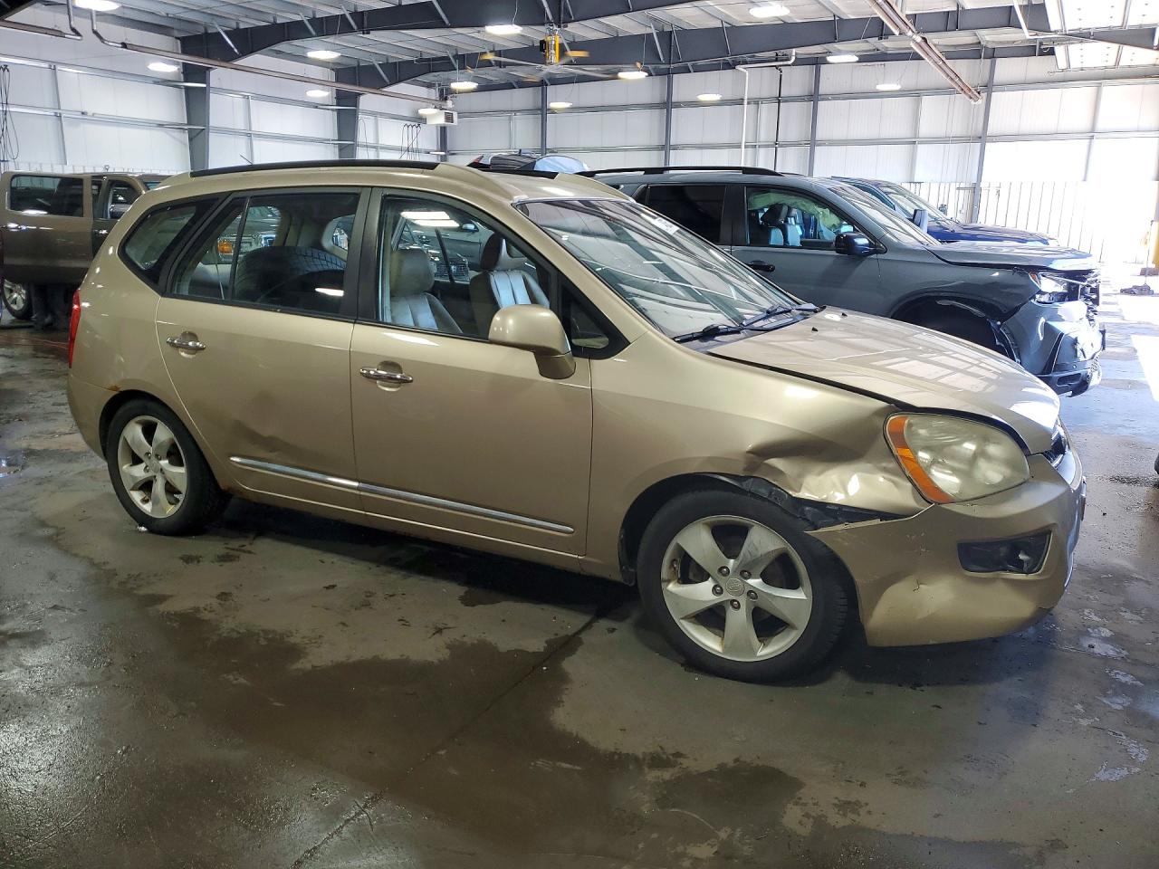 KNAFG526777106111 · 2007 KIA RONDO · 4/13