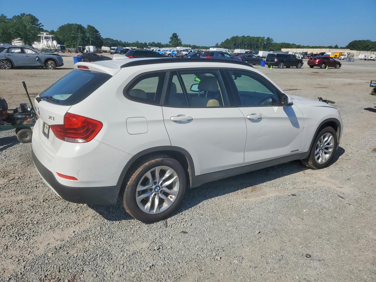WBAVL1C59FVY28695 · 2015 BMW X1 · 3/13