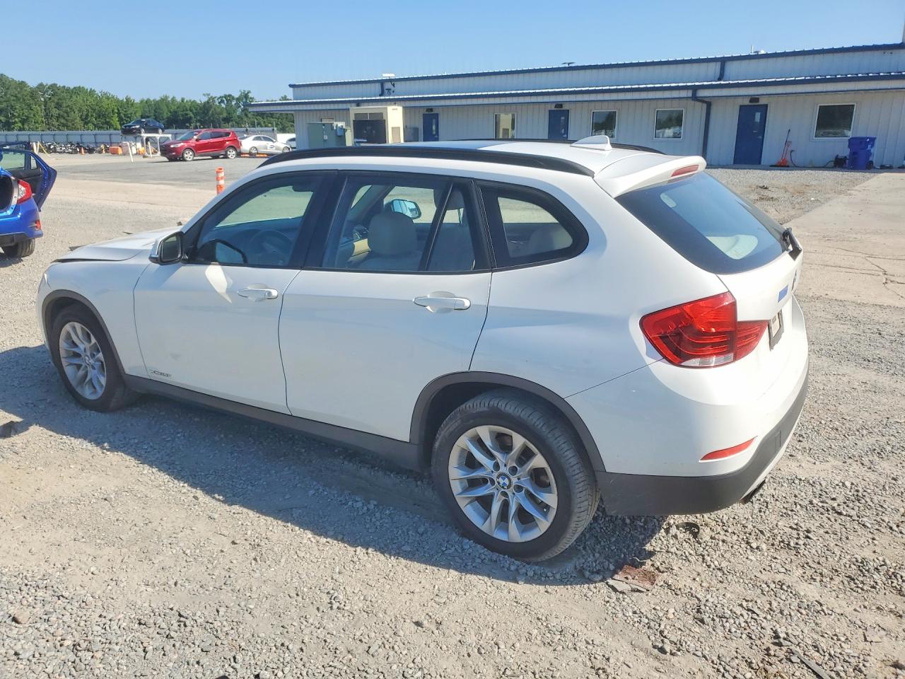 WBAVL1C59FVY28695 · 2015 BMW X1 · 2/13