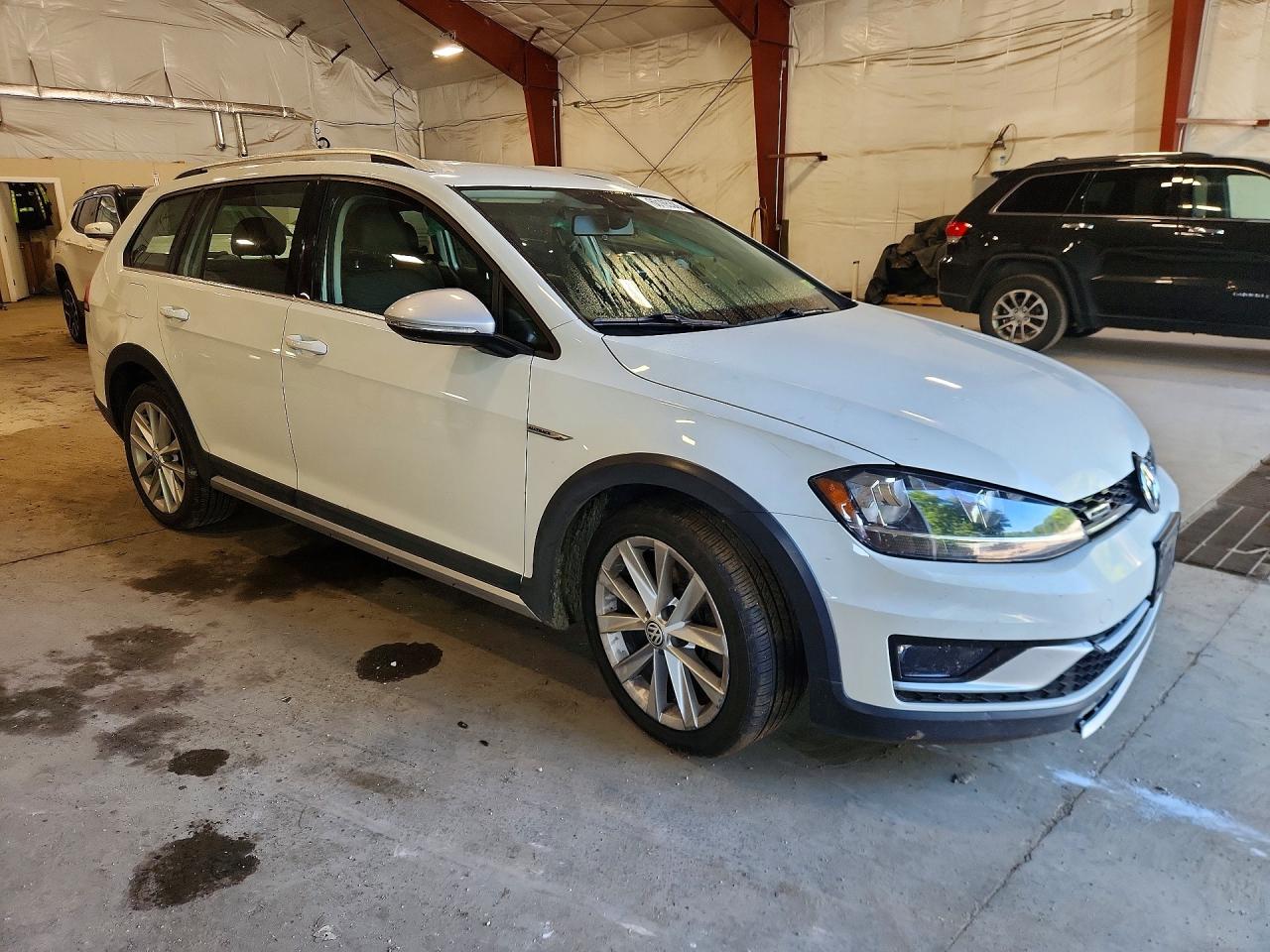3VWH17AU5JM764058 · 2018 VOLKSWAGEN GOLF ALLTRACK · 4/13