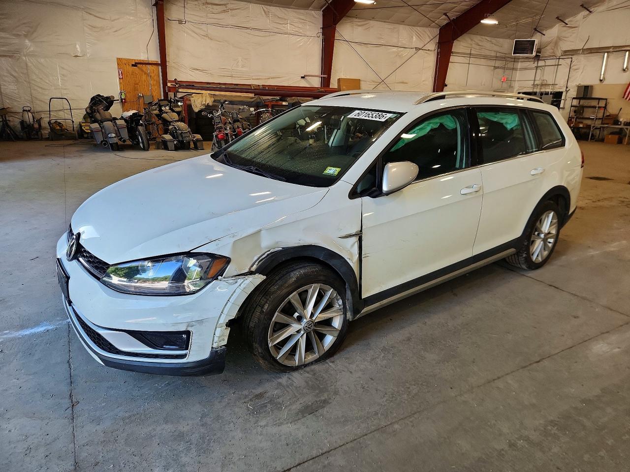 3VWH17AU5JM764058 · 2018 VOLKSWAGEN GOLF ALLTRACK