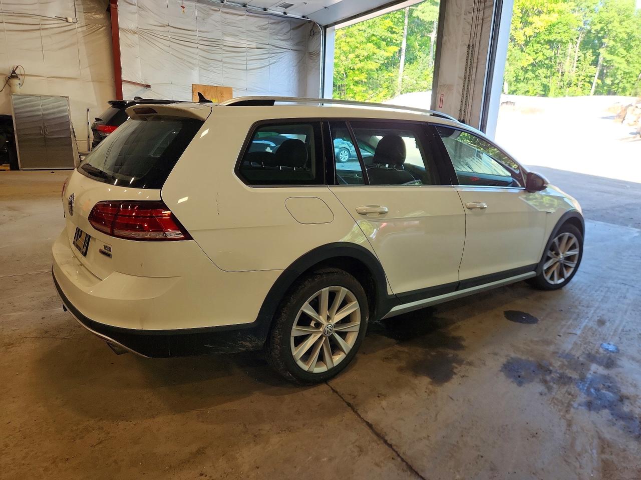 3VWH17AU5JM764058 · 2018 VOLKSWAGEN GOLF ALLTRACK · 3/13