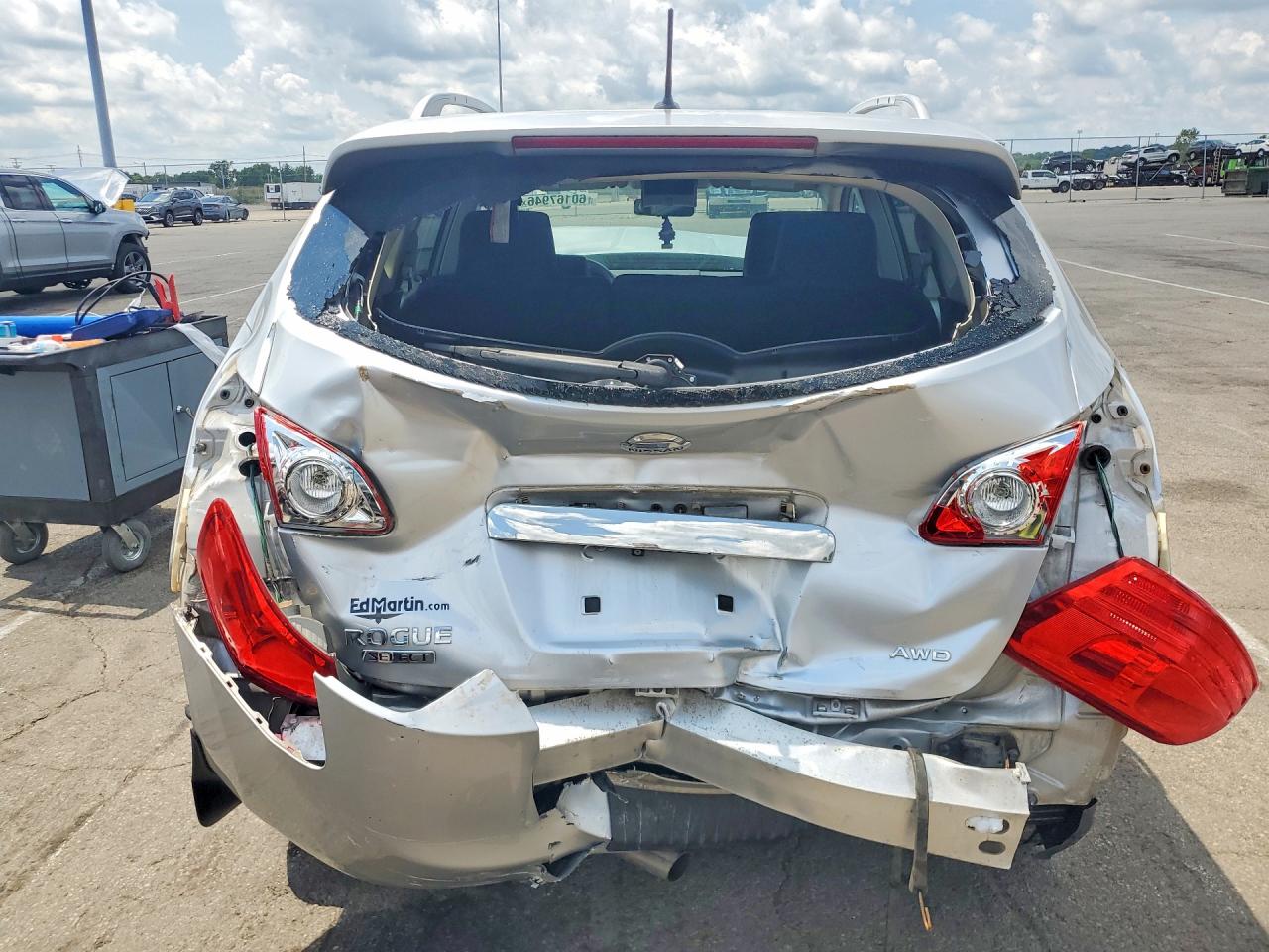 JN8AS5MV3FW254068 · 2015 NISSAN ROGUE SELECT · 6/13