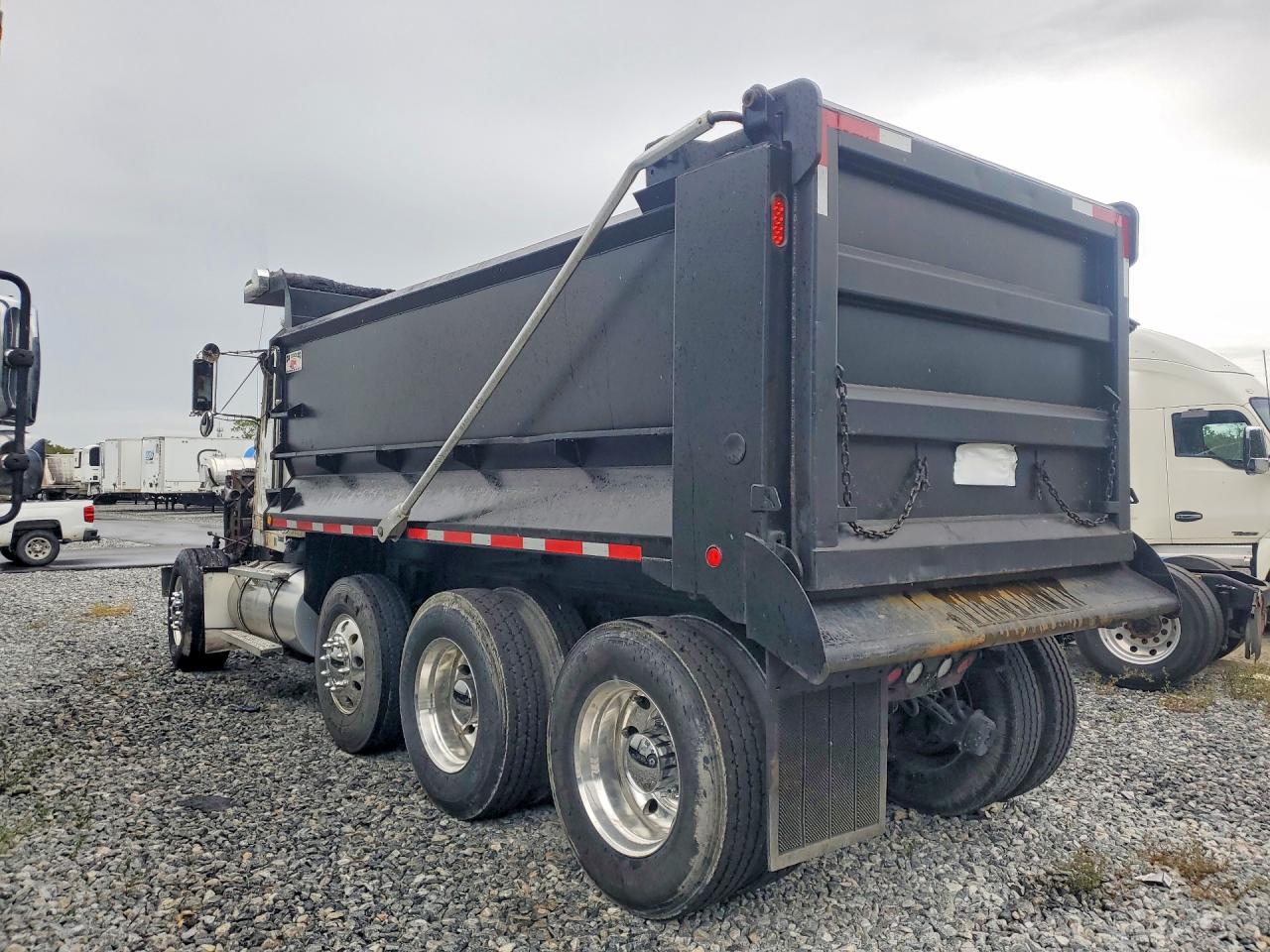 1NKDX4EXXHJ164838 · 2017 KENWORTH CONSTRUCTION · 2/13