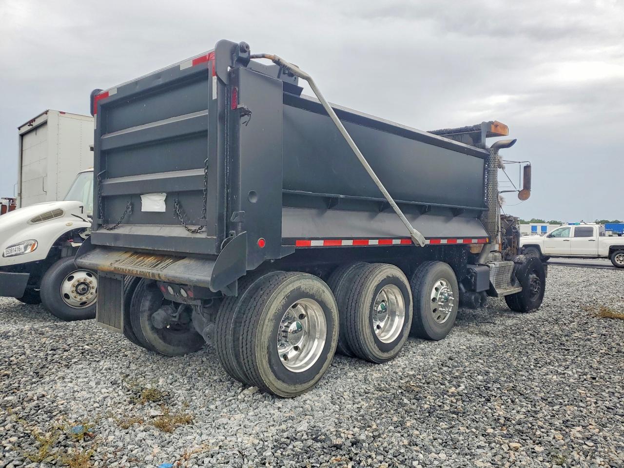 1NKDX4EXXHJ164838 · 2017 KENWORTH CONSTRUCTION · 3/13