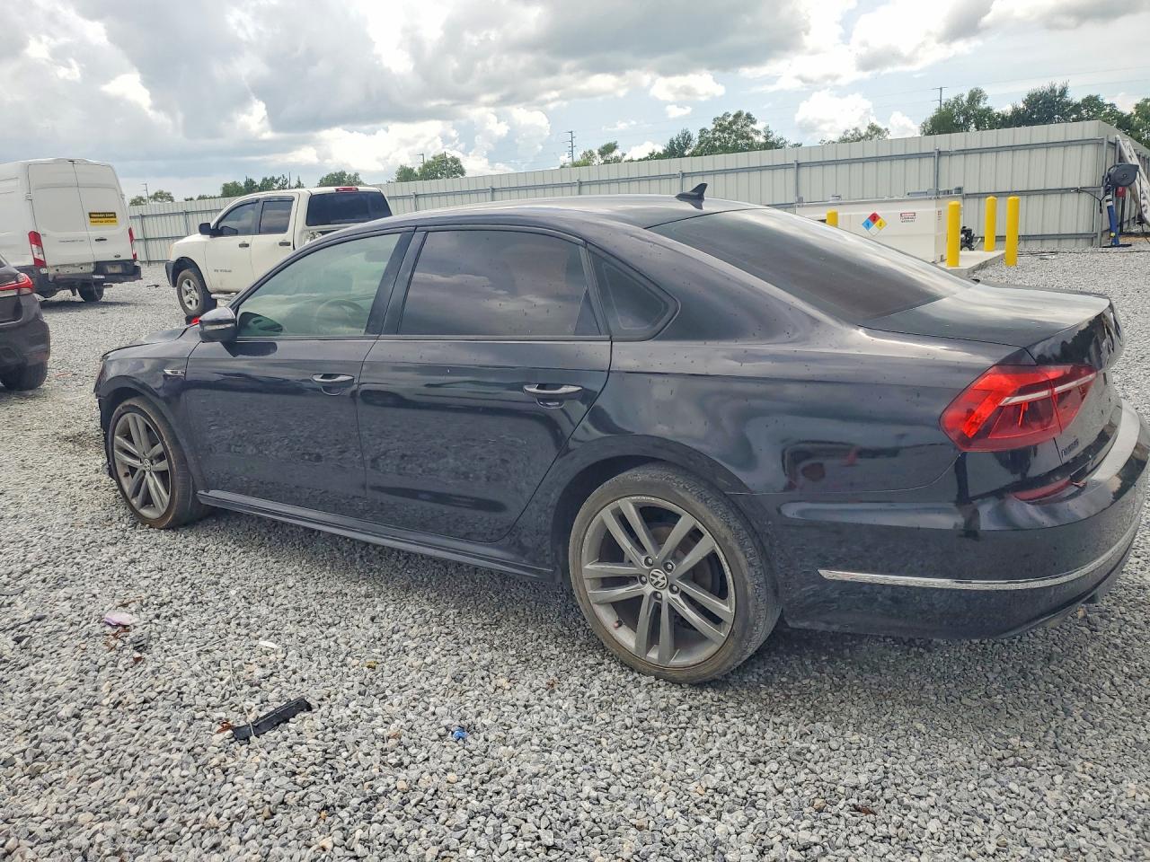 1VWAA7A37JC022352 · 2018 VOLKSWAGEN PASSAT · 2/12