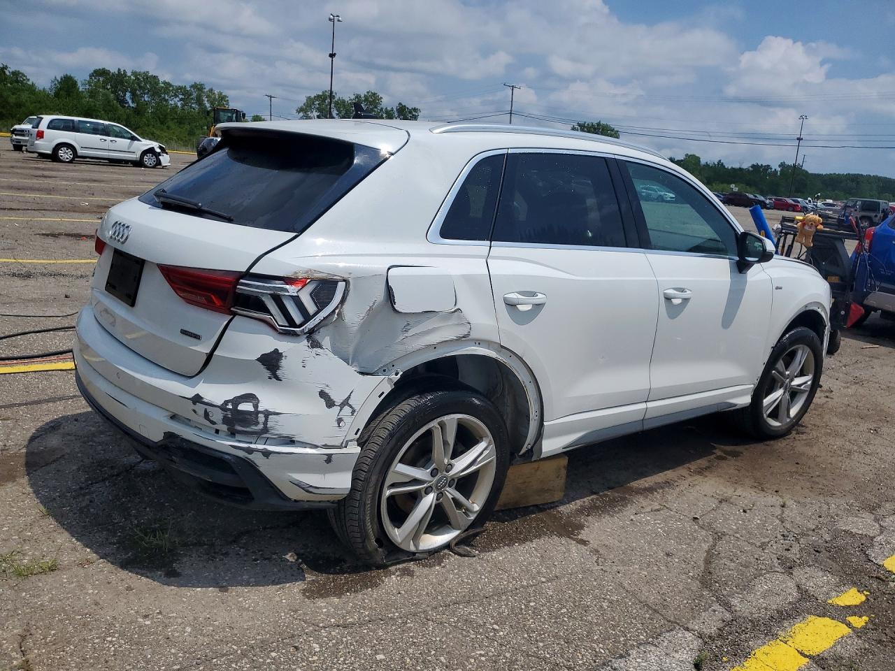 WA1EECF31M1014820 · 2021 AUDI Q3 · 3/14