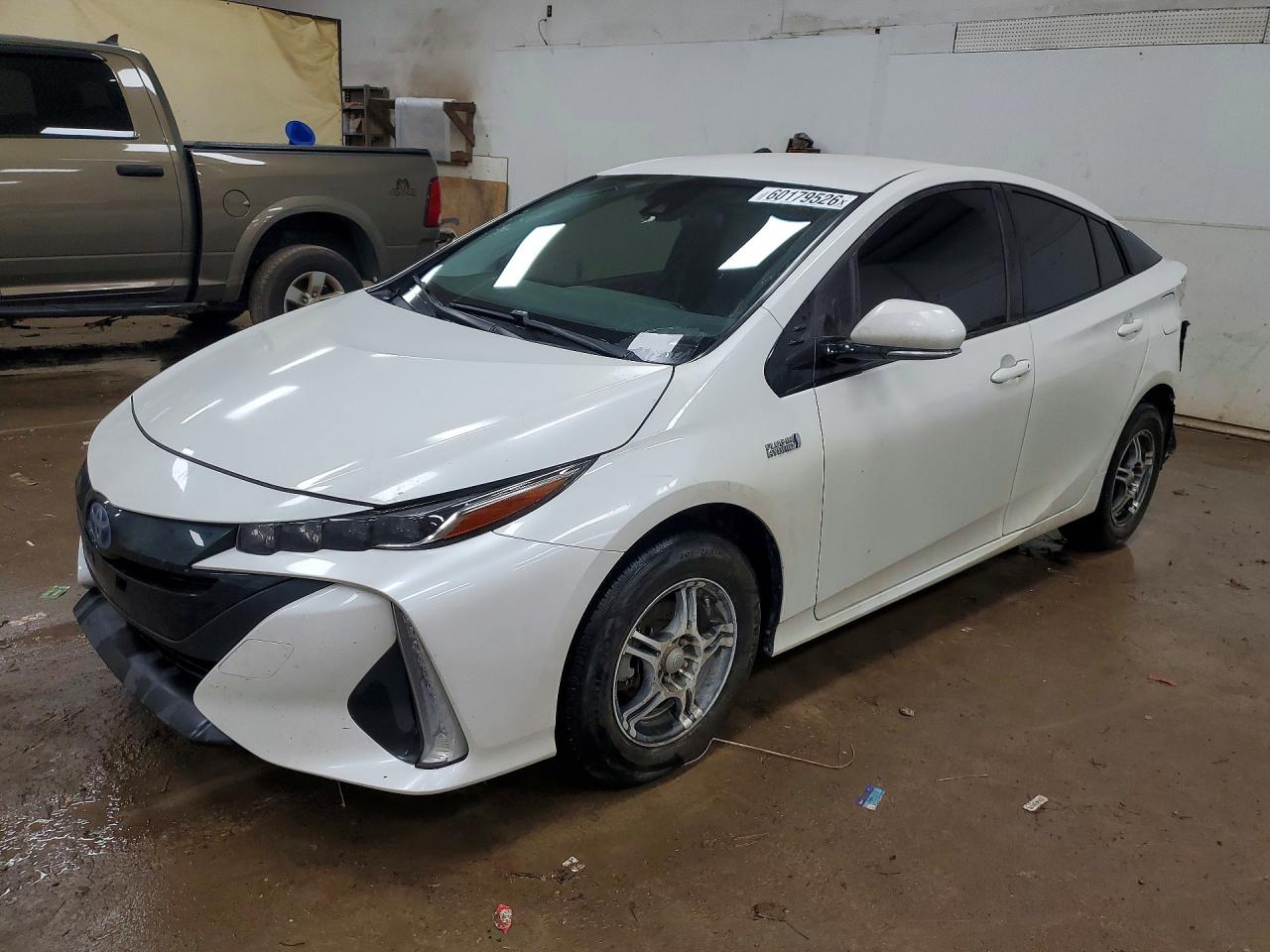 JTDKARFP6H3024019 · 2017 TOYOTA PRIUS PRIME