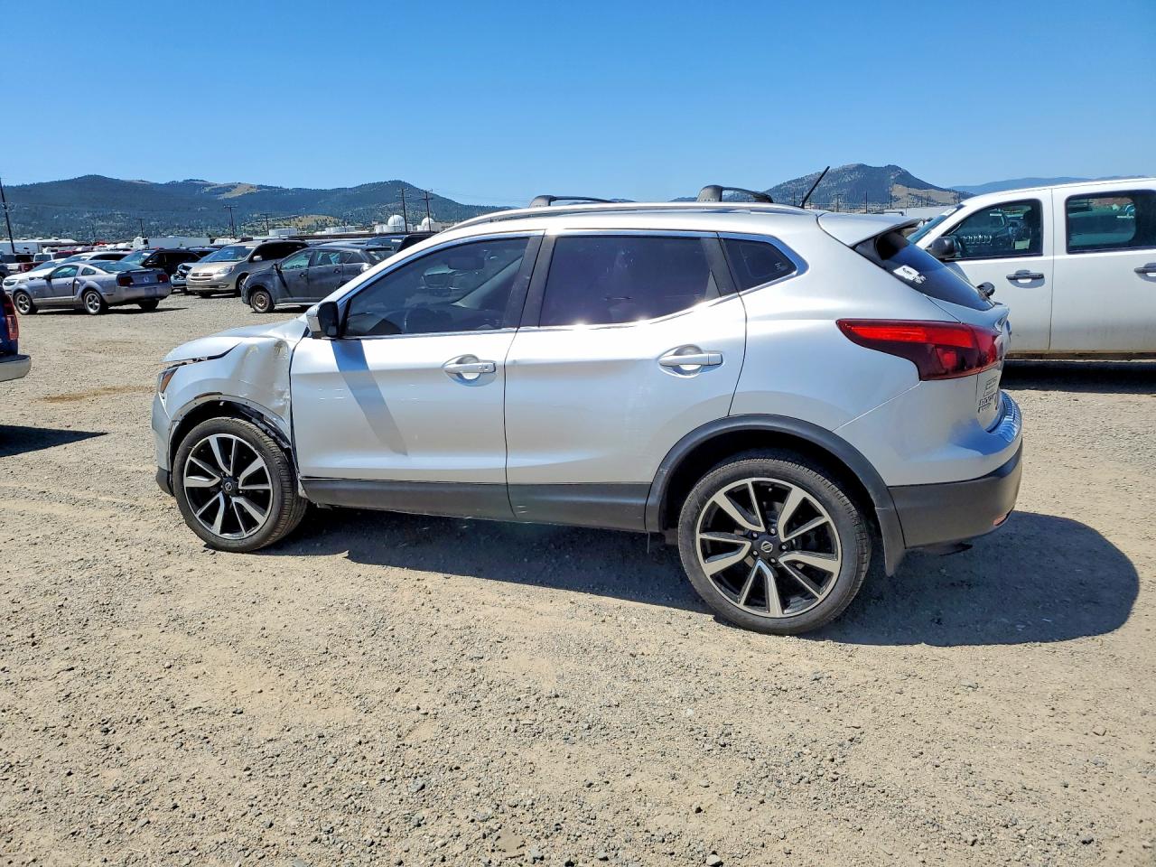 JN1BJ1CR0JW208175 · 2018 NISSAN ROGUE SPORT · 2/12
