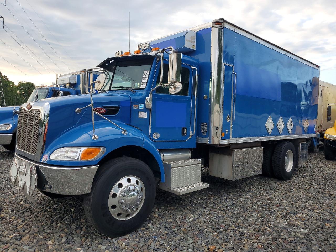 2NP2HN7X2DM196686 · 2013 PETERBILT 337