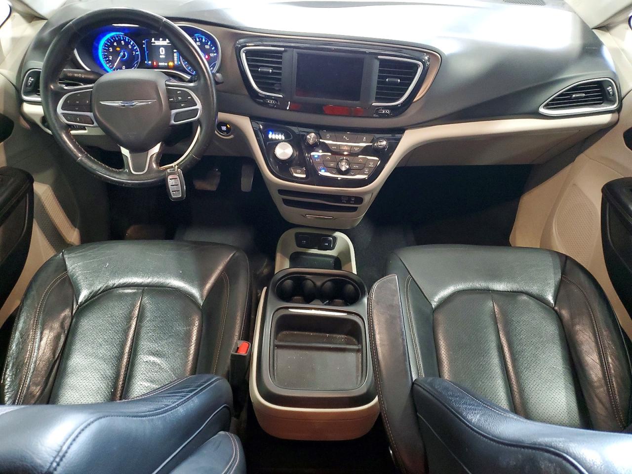 2C4RC1BG4KR737886 · 2019 CHRYSLER PACIFICA · 8/13