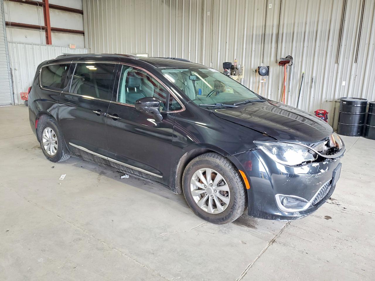 2C4RC1BG4KR737886 · 2019 CHRYSLER PACIFICA · 4/13