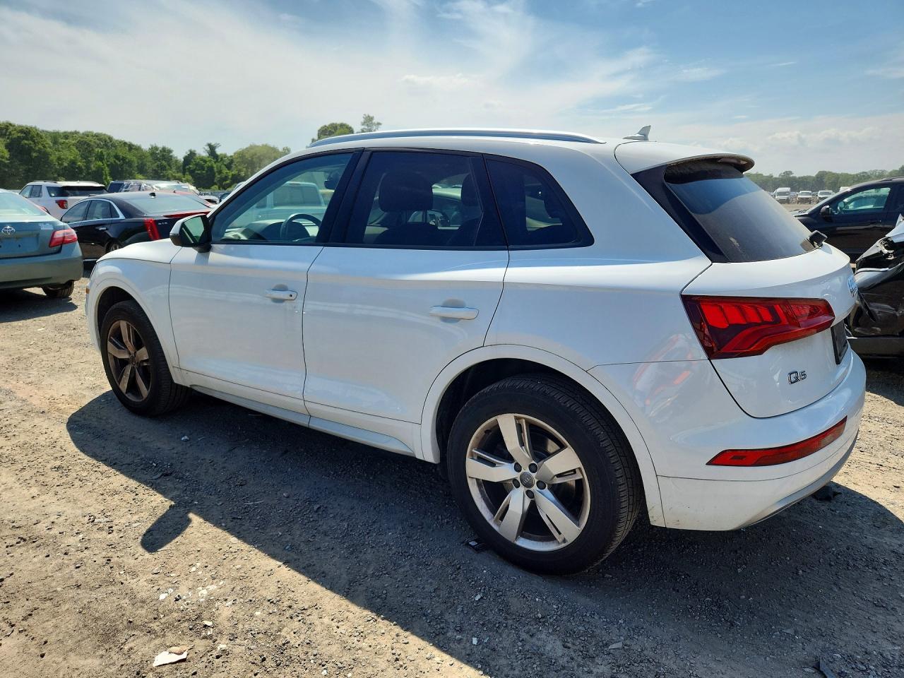 WA1ANAFY6J2017345 · 2018 AUDI Q5 · 2/13