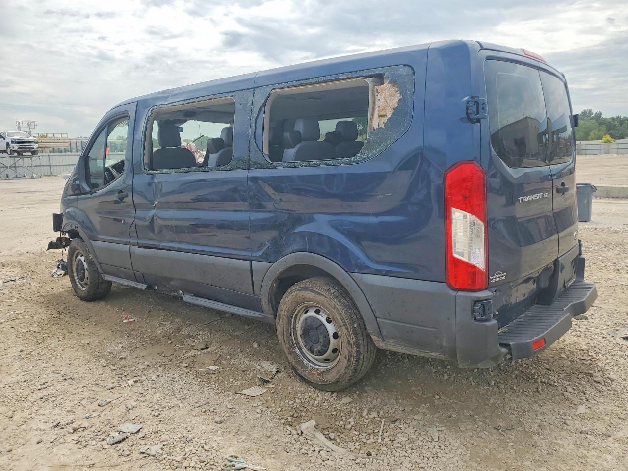 1FMZK1YM8HKA17459 · 2017 FORD TRANSIT · 2/13