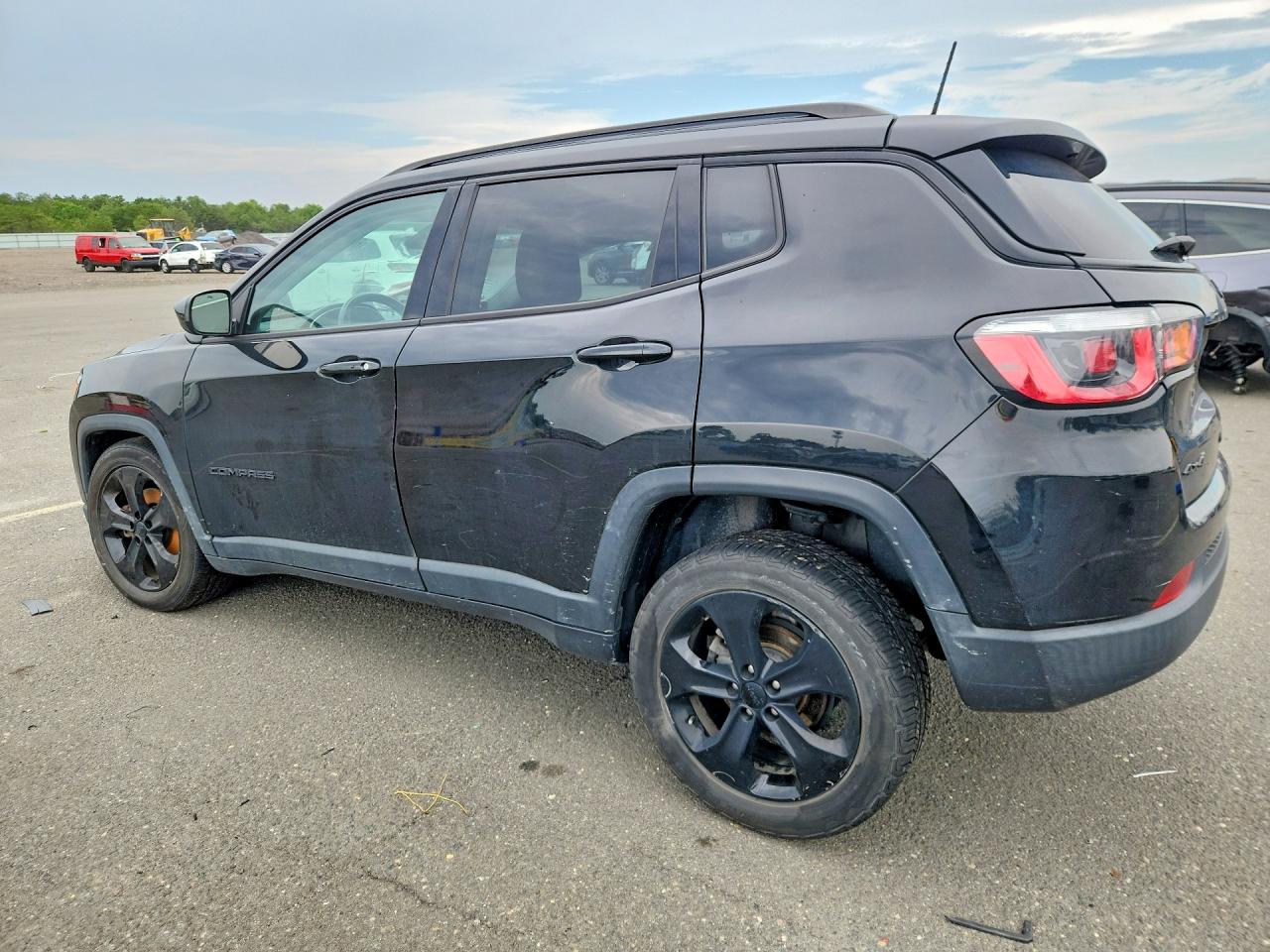 3C4NJDBB2JT325634 · 2018 JEEP COMPASS · 2/13