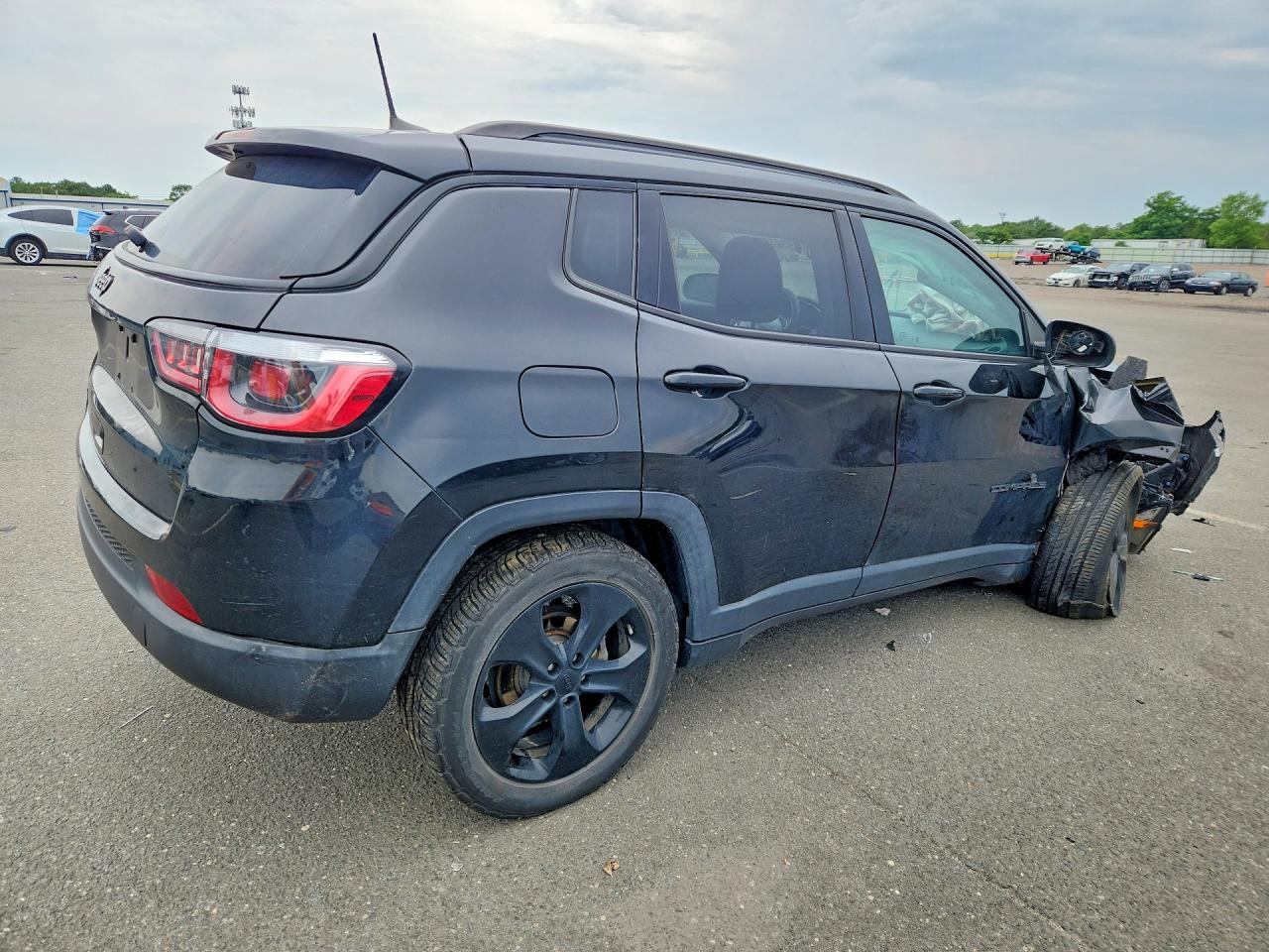 3C4NJDBB2JT325634 · 2018 JEEP COMPASS · 3/13