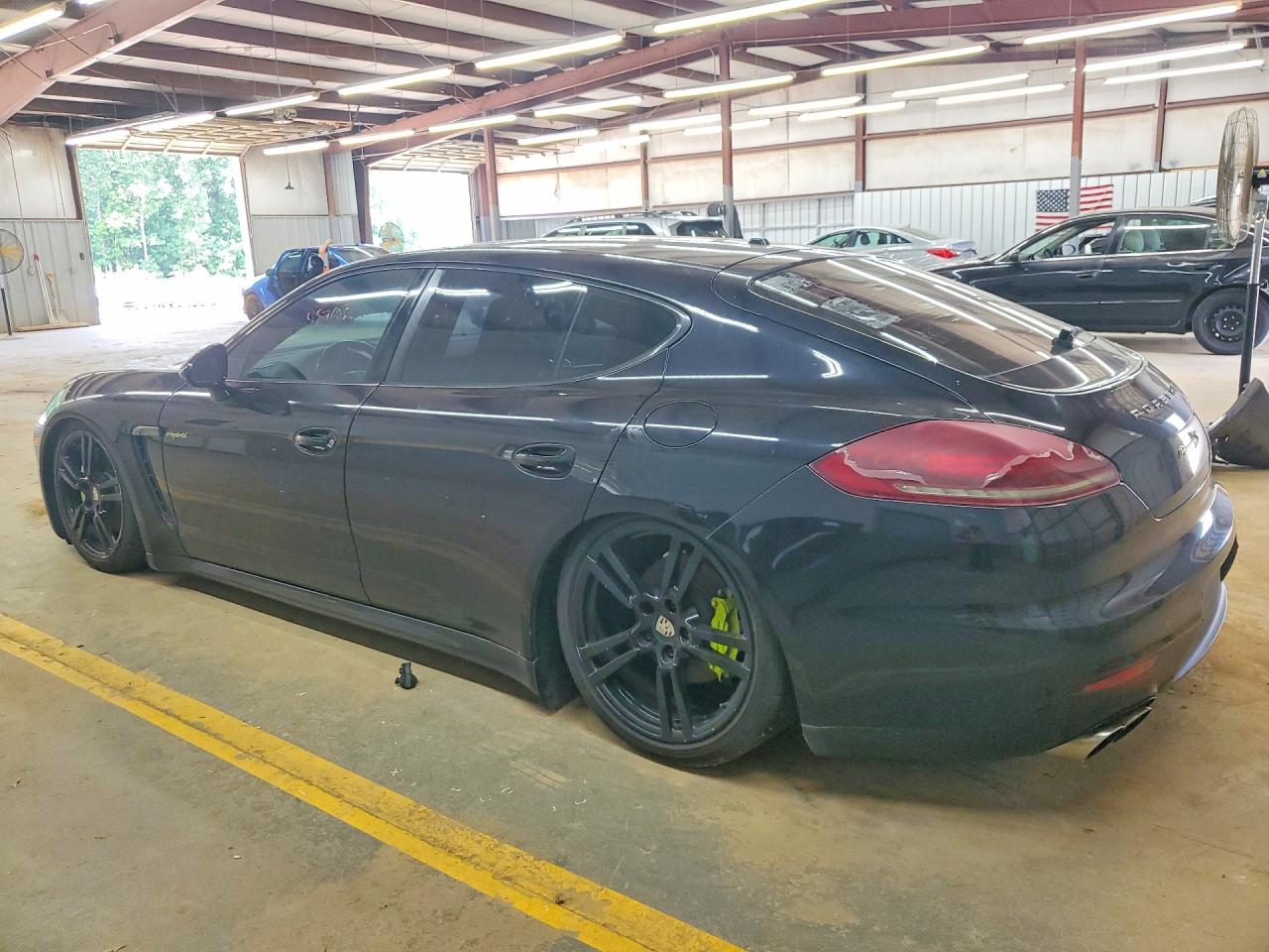 WP0AD2A77GL040584 · 2016 PORSCHE PANAMERA · 2/12