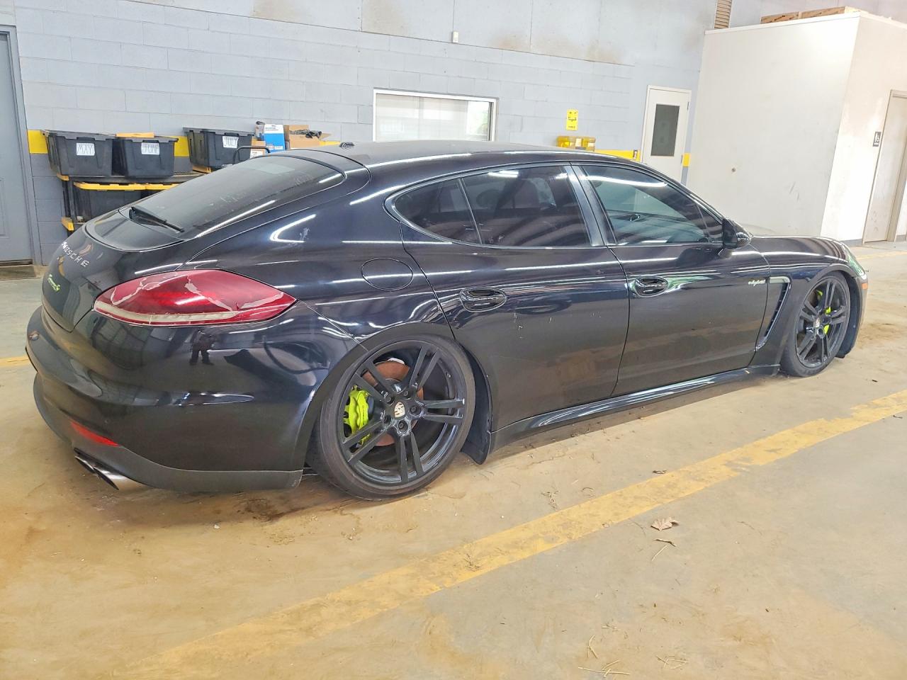 WP0AD2A77GL040584 · 2016 PORSCHE PANAMERA · 3/12