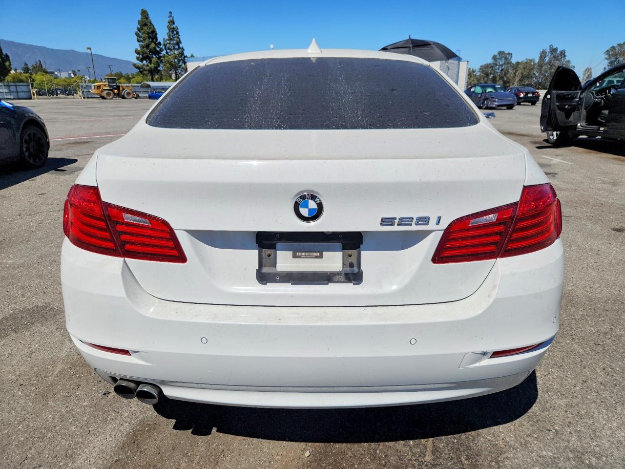 WBA5A5C58GD527095 · 2016 BMW 528 · 6/12
