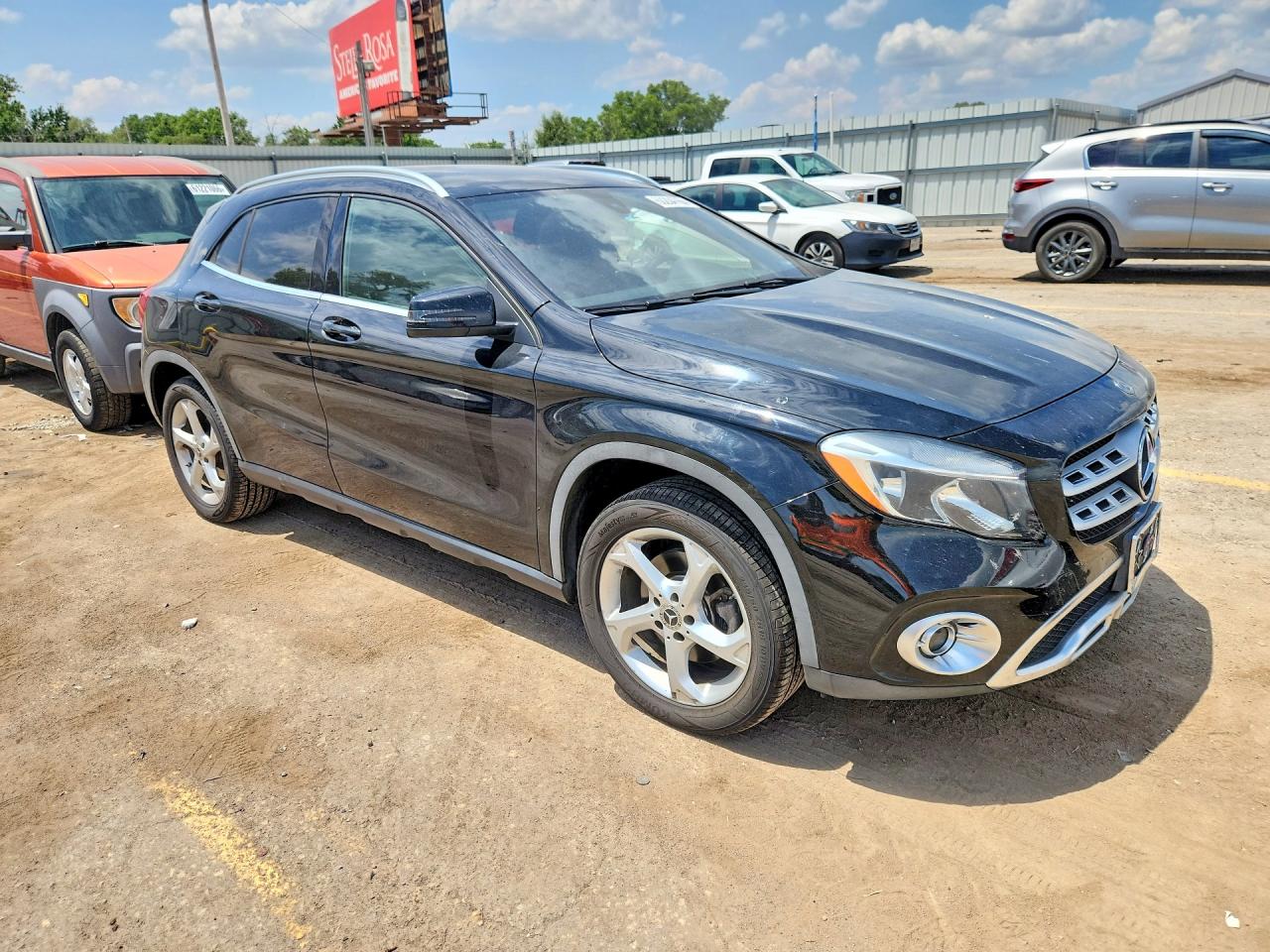 WDCTG4GBXKU008085 · 2019 MERCEDES-BENZ GLA · 4/13