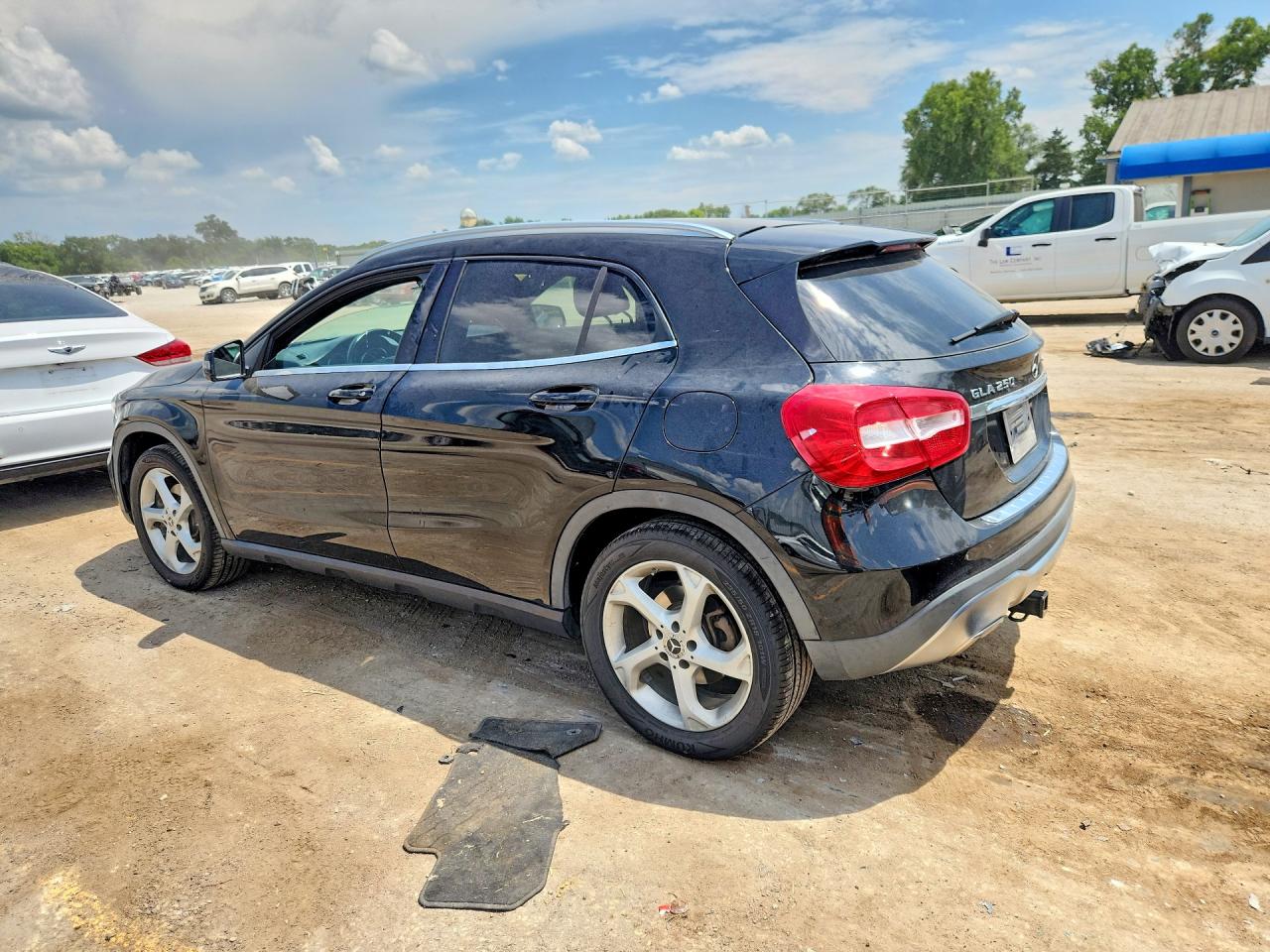 WDCTG4GBXKU008085 · 2019 MERCEDES-BENZ GLA · 2/13