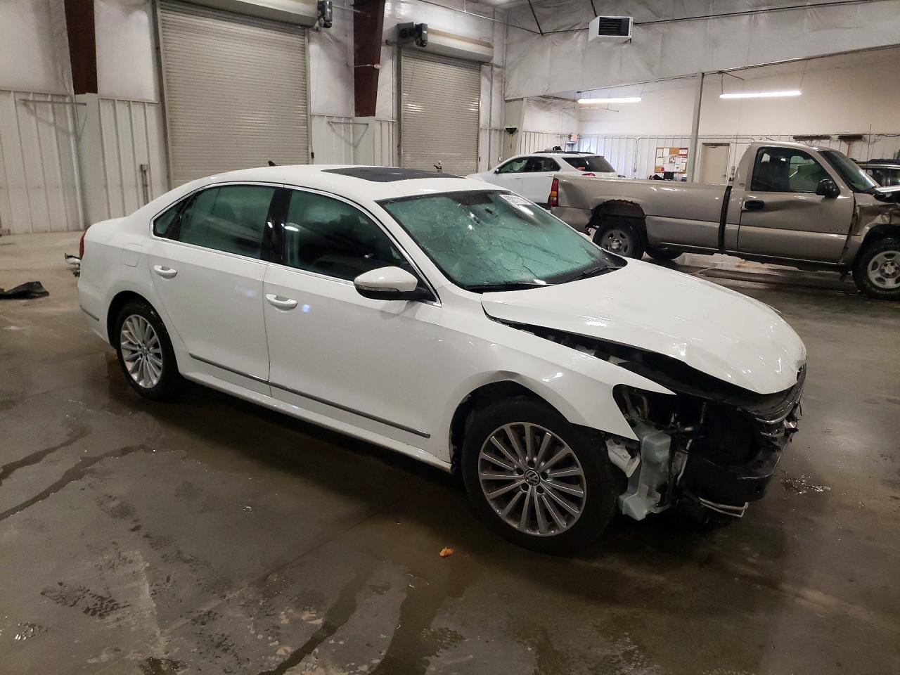 1VWBT7A38HC083055 · 2017 VOLKSWAGEN PASSAT · 4/13