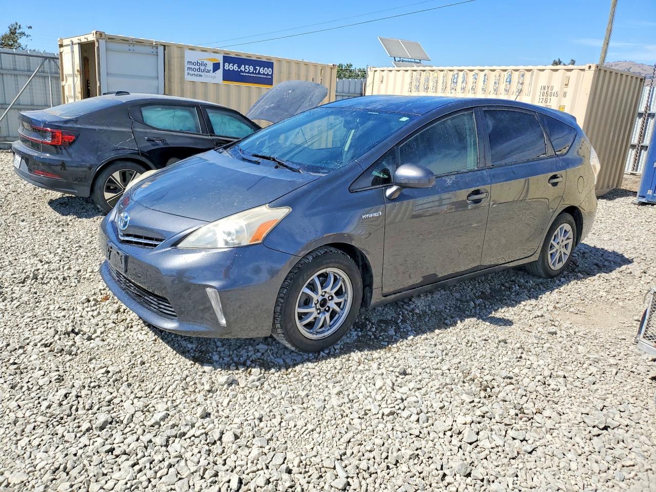 JTDZN3EU8D3263427 · 2013 TOYOTA PRIUS V