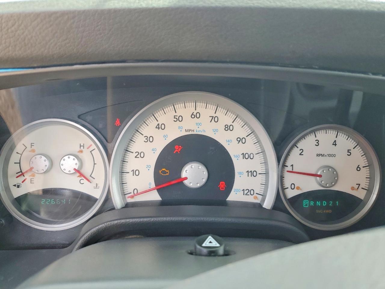 1D4HB48D04F133052 · 2004 DODGE DURANGO · 9/13