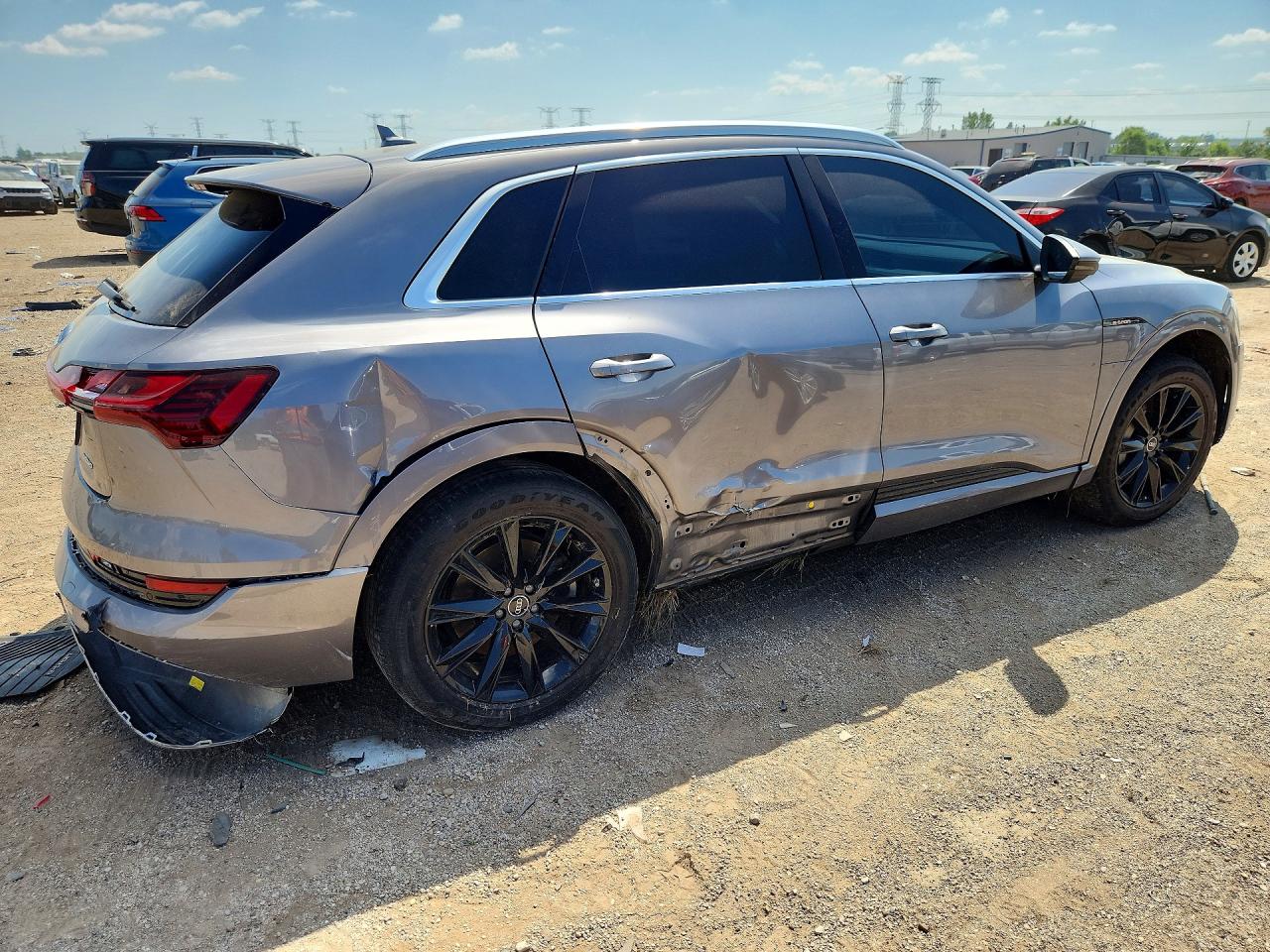 WA1AAAGE2MB006024 · 2021 AUDI E-TRON · 3/13