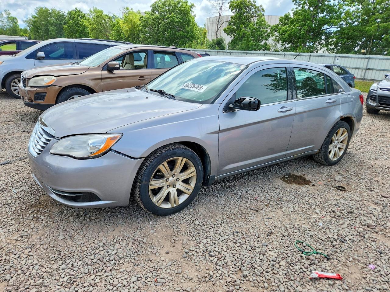 1C3CCBAB1DN670086 · 2013 CHRYSLER 200
