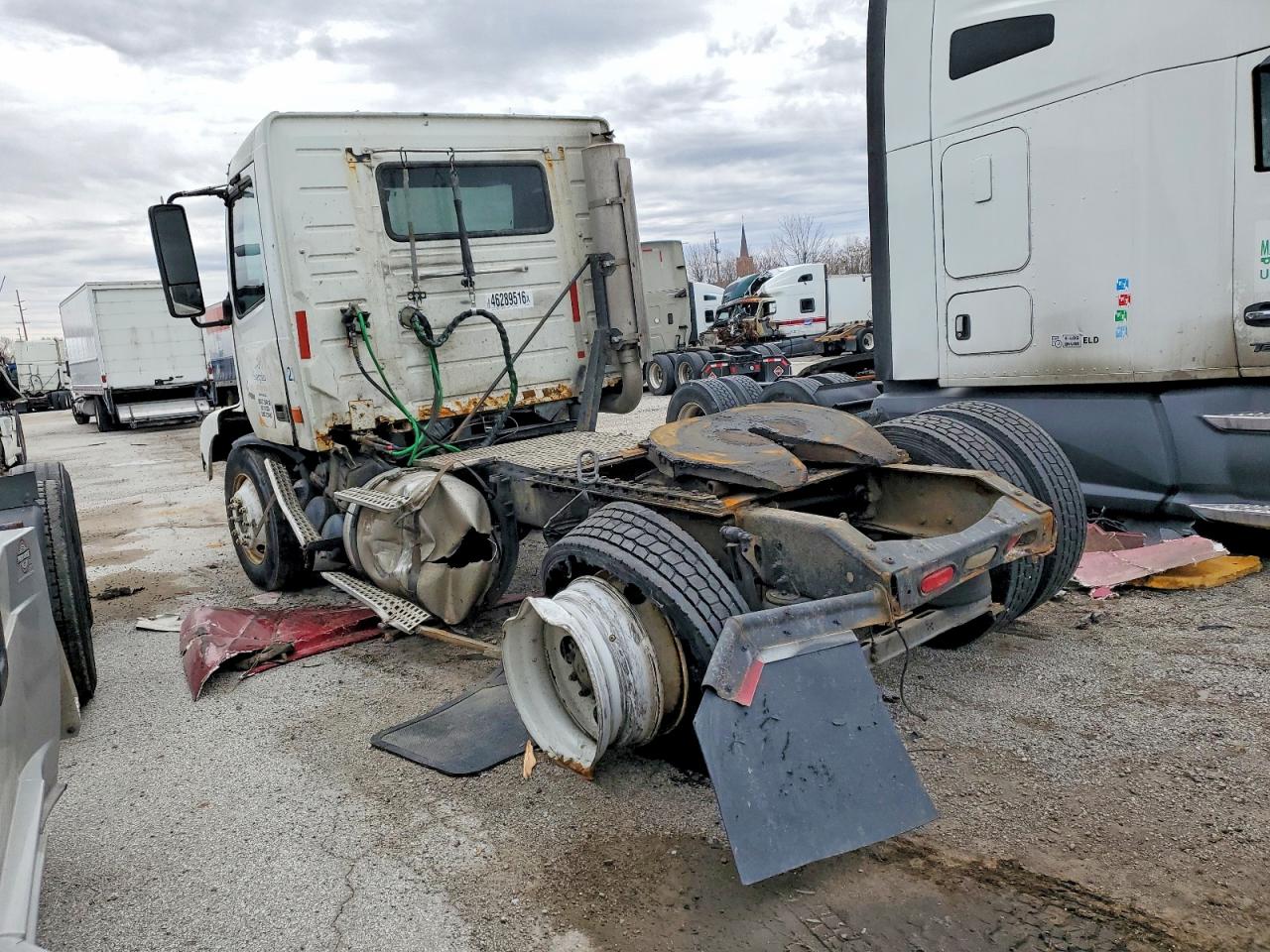 4V4M19GFX6N439574 · 2006 VOLVO VN · 3/10