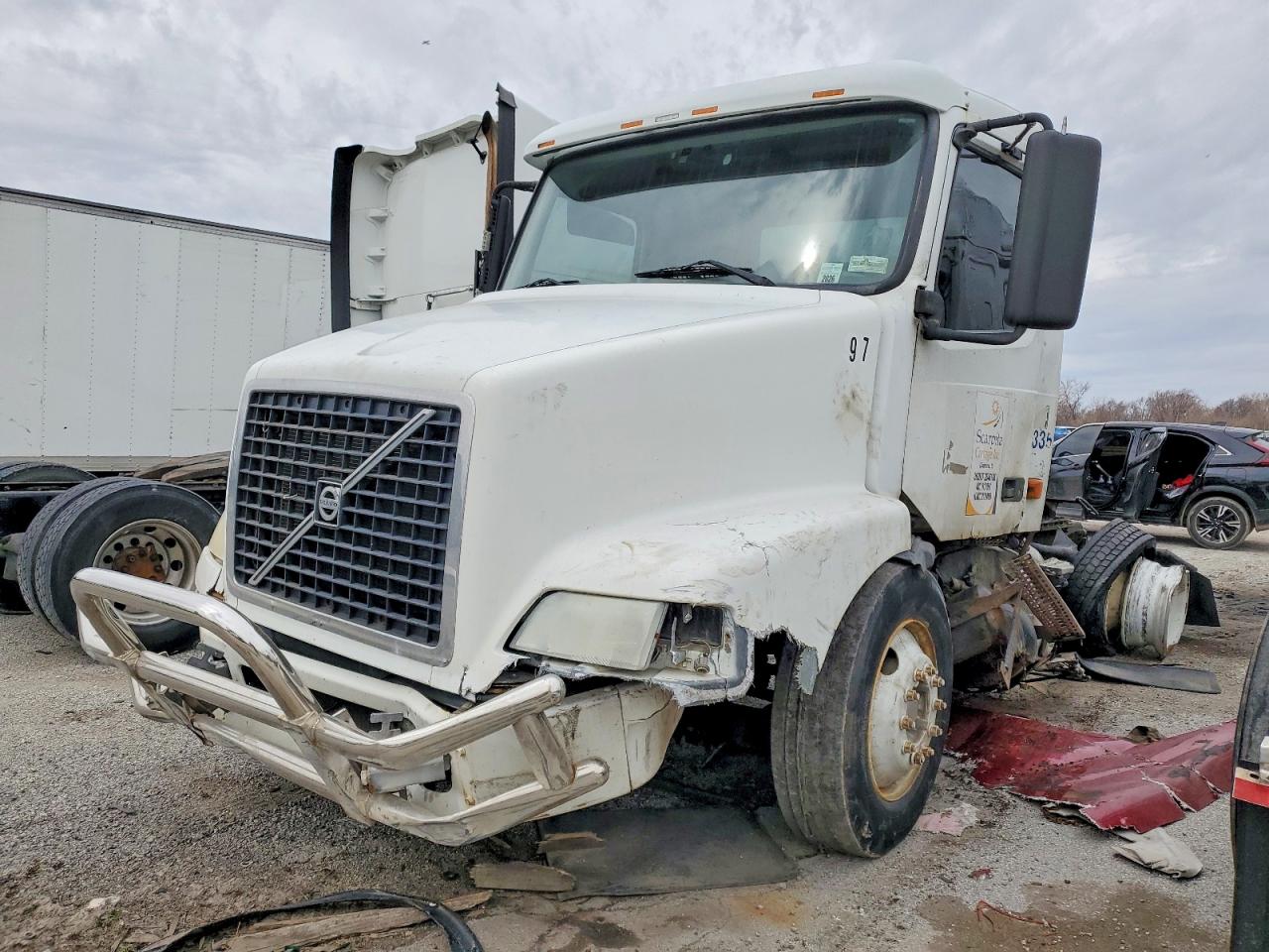4V4M19GFX6N439574 · 2006 VOLVO VN · 2/10