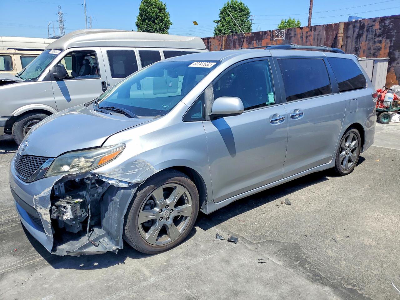 5TDXZ3DC9HS852804 · 2017 TOYOTA SIENNA