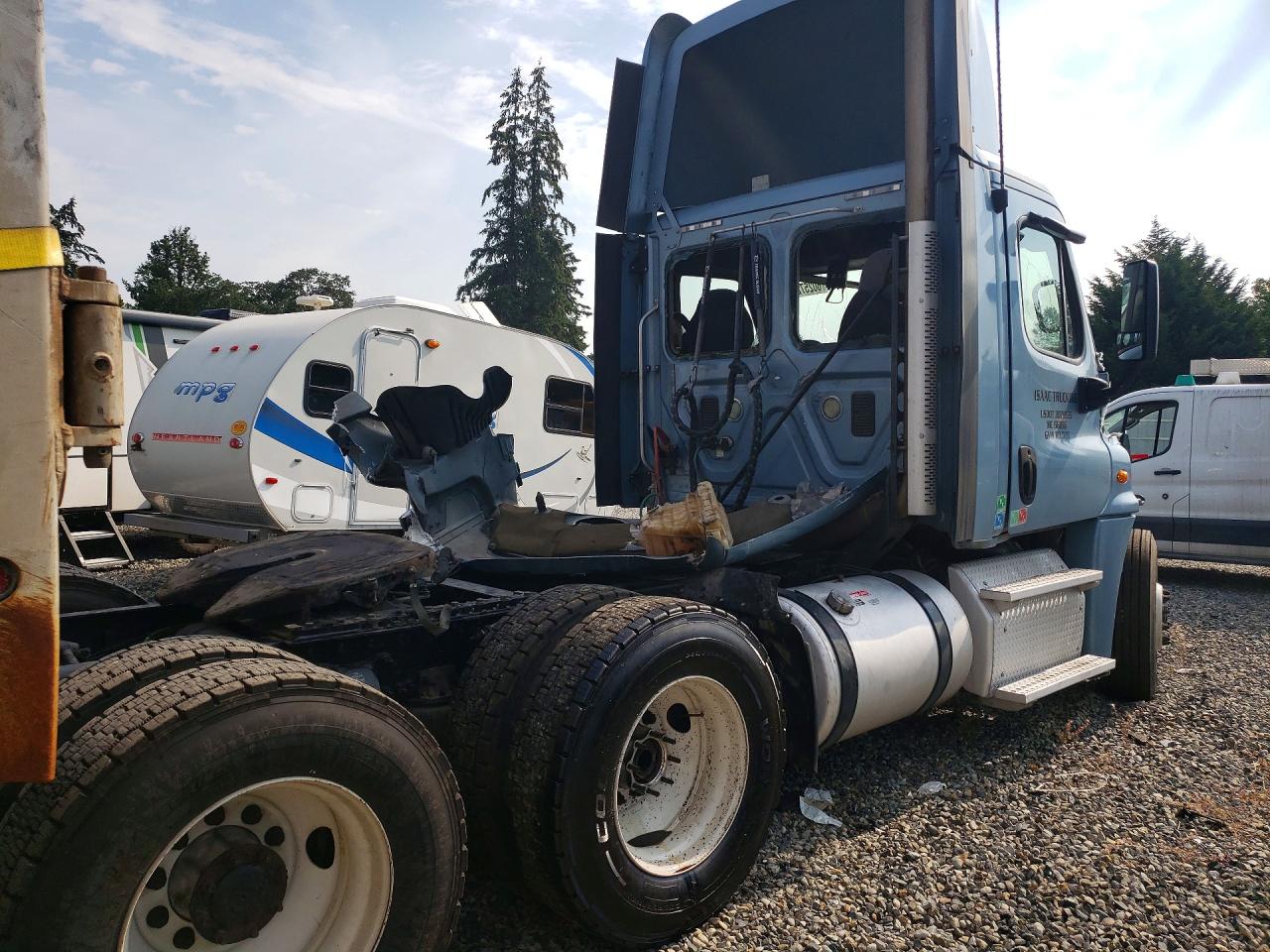3AKJGED52FSGE7537 · 2015 FREIGHTLINER CASCADIA 125 · 3/13