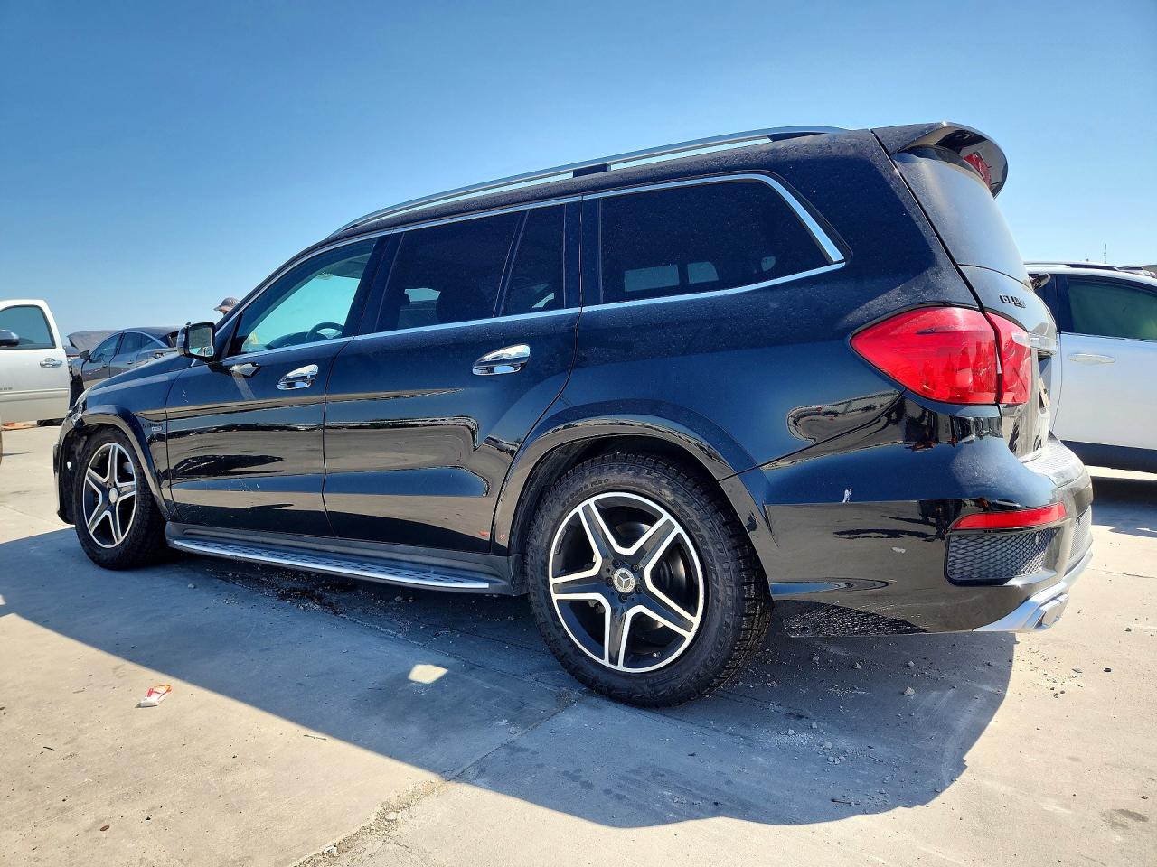 4JGDF2EE2GA695503 · 2016 MERCEDES-BENZ GL · 2/13