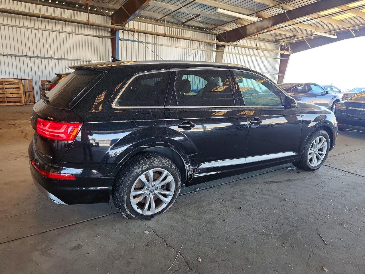 WA1LAAF74KD034078 · 2019 AUDI Q7 · 3/13