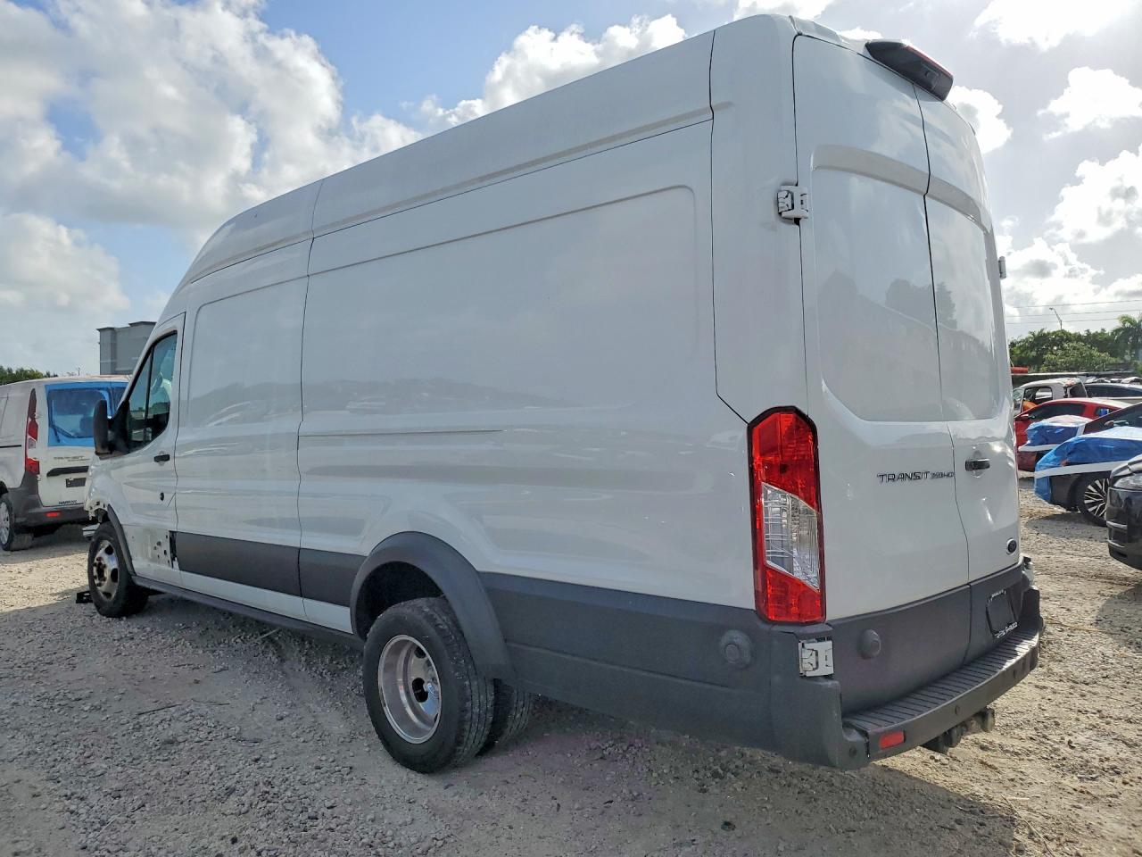 1FTRS4X82LKB58904 · 2020 FORD TRANSIT · 2/13
