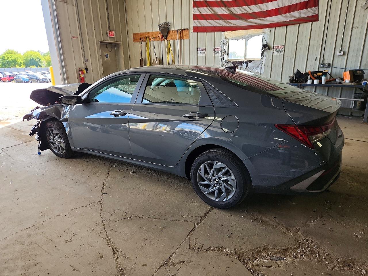 KMHLM4DJ0TU202700 · 2026 HYUNDAI ELANTRA HYBRID · 2/13