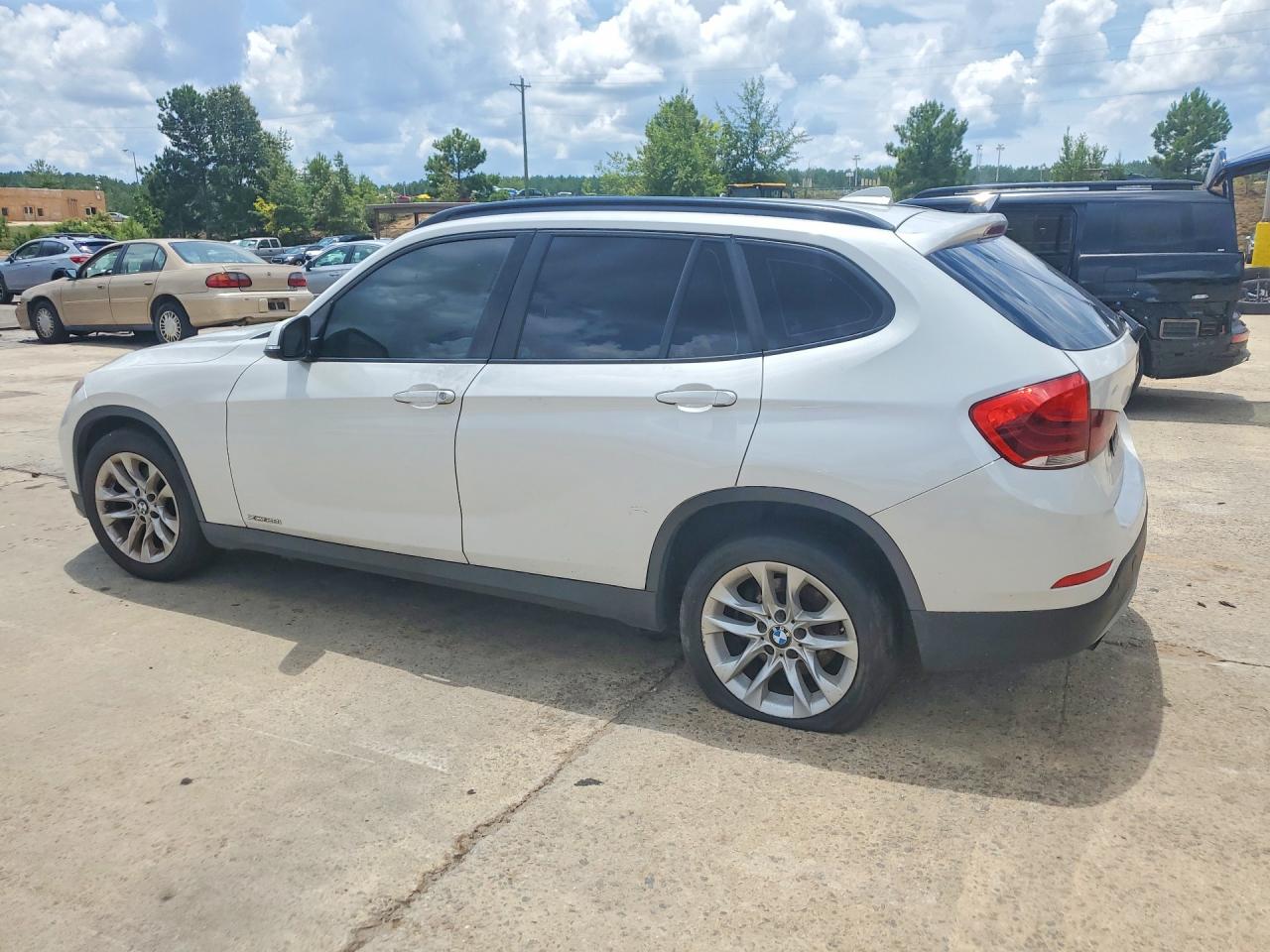 WBAVL1C52FVY40199 · 2015 BMW X1 · 2/12