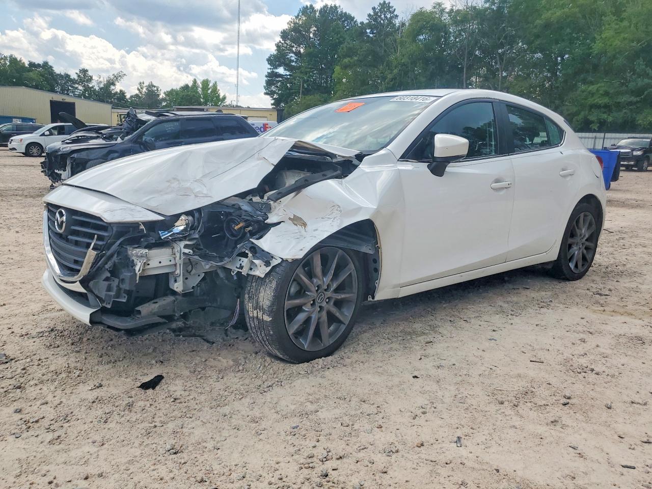 3MZBN1L30JM164382 · 2018 MAZDA 3