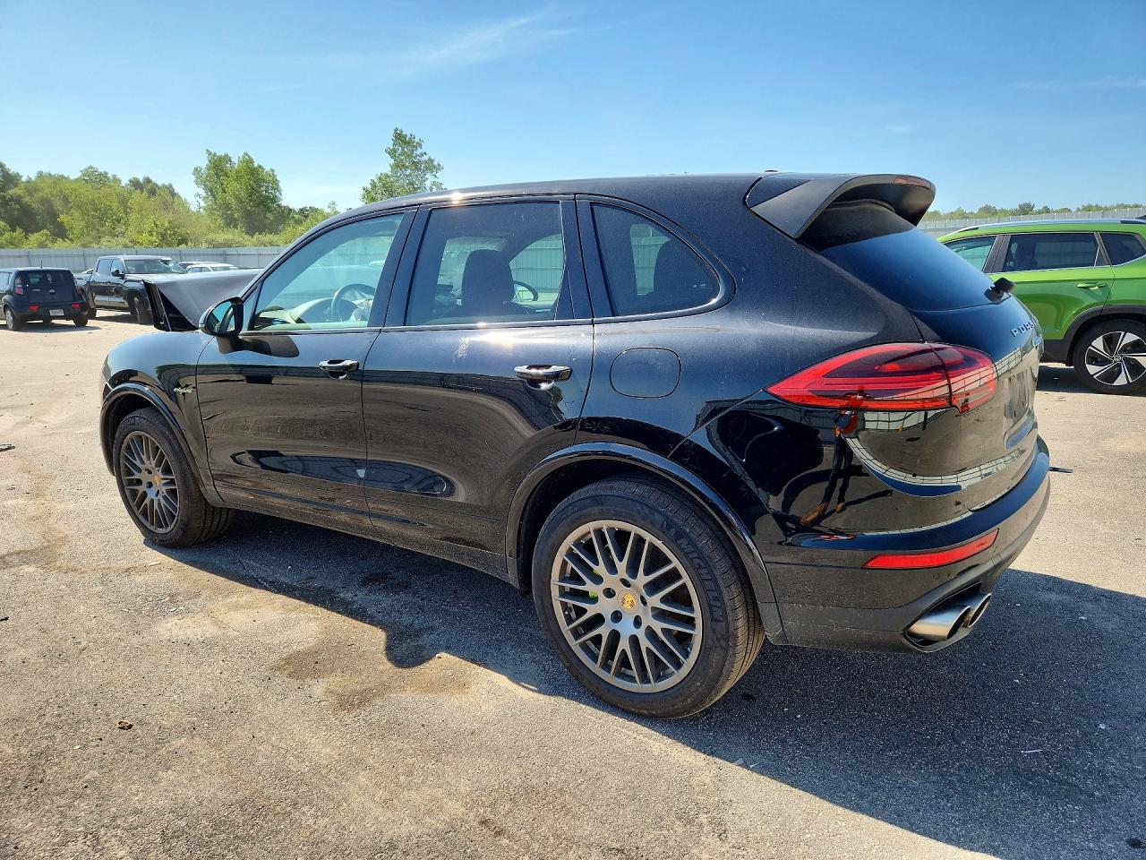 WP1AE2A26JLA71879 · 2018 PORSCHE CAYENNE · 2/13
